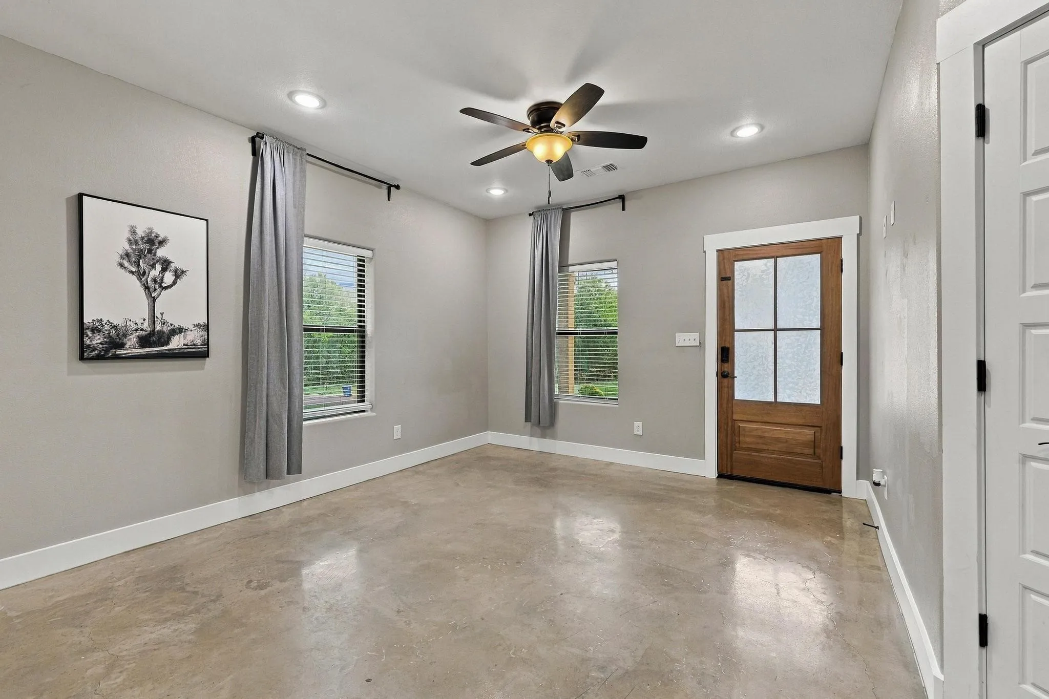 Single Family Residence For Sale in Grayson County , 225 E Washington Street, Denison, Texas 75021, 3 Bedroom, 2 Bathroom, Garage spaces, 1,138 Sqft, built in 2022, mls#21370523, Real Estate Agent in Denison, Homes For Sale in Grayson county, Homes For Sale in Denison, Realtor in Denison Texas, Real Estate Brokerage Independent Realty Texas, Luminita Cordes Realtor
