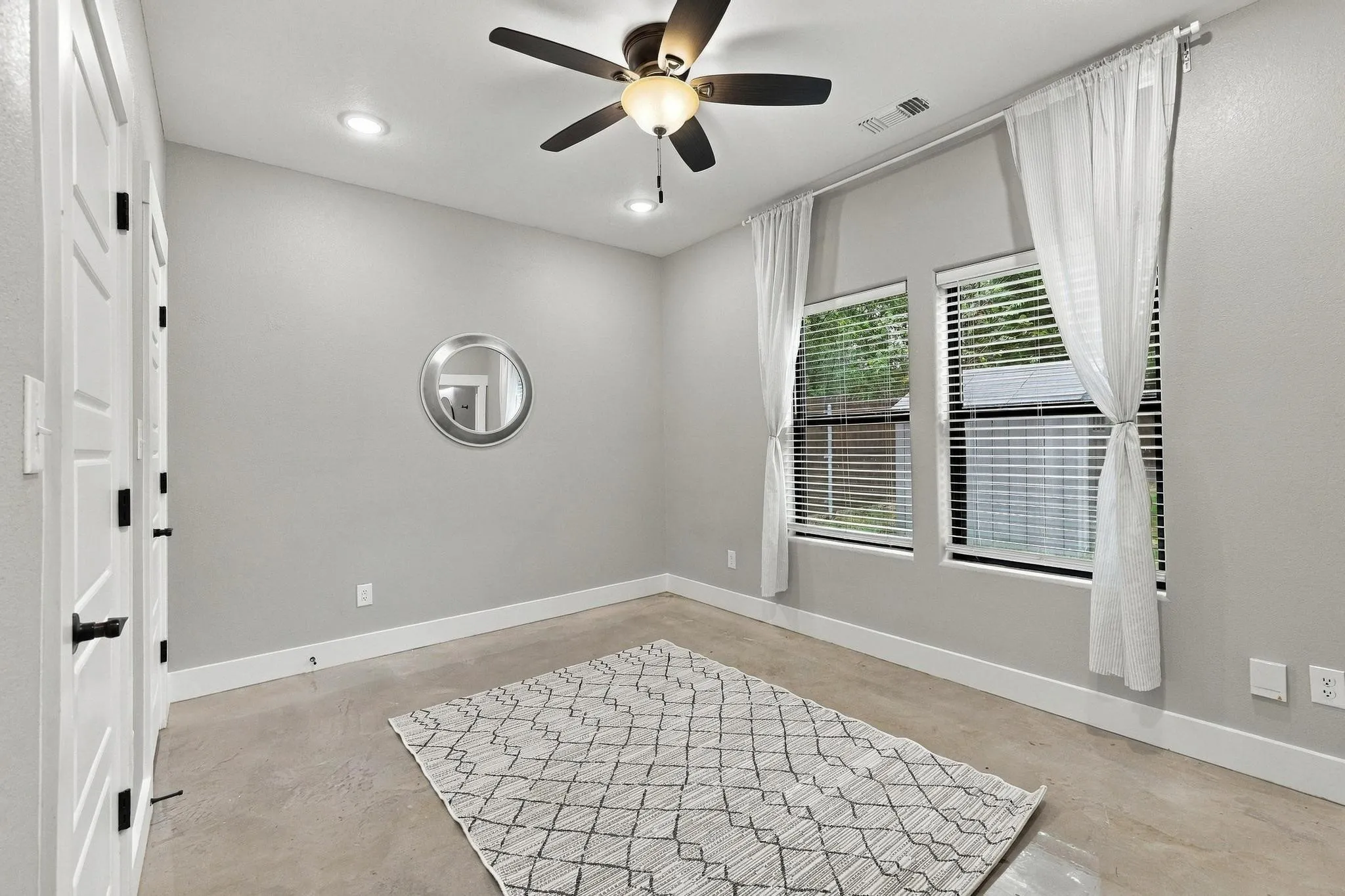 Single Family Residence For Sale in Grayson County , 225 E Washington Street, Denison, Texas 75021, 3 Bedroom, 2 Bathroom, Garage spaces, 1,138 Sqft, built in 2022, mls#21370523, Real Estate Agent in Denison, Homes For Sale in Grayson county, Homes For Sale in Denison, Realtor in Denison Texas, Real Estate Brokerage Independent Realty Texas, Luminita Cordes Realtor