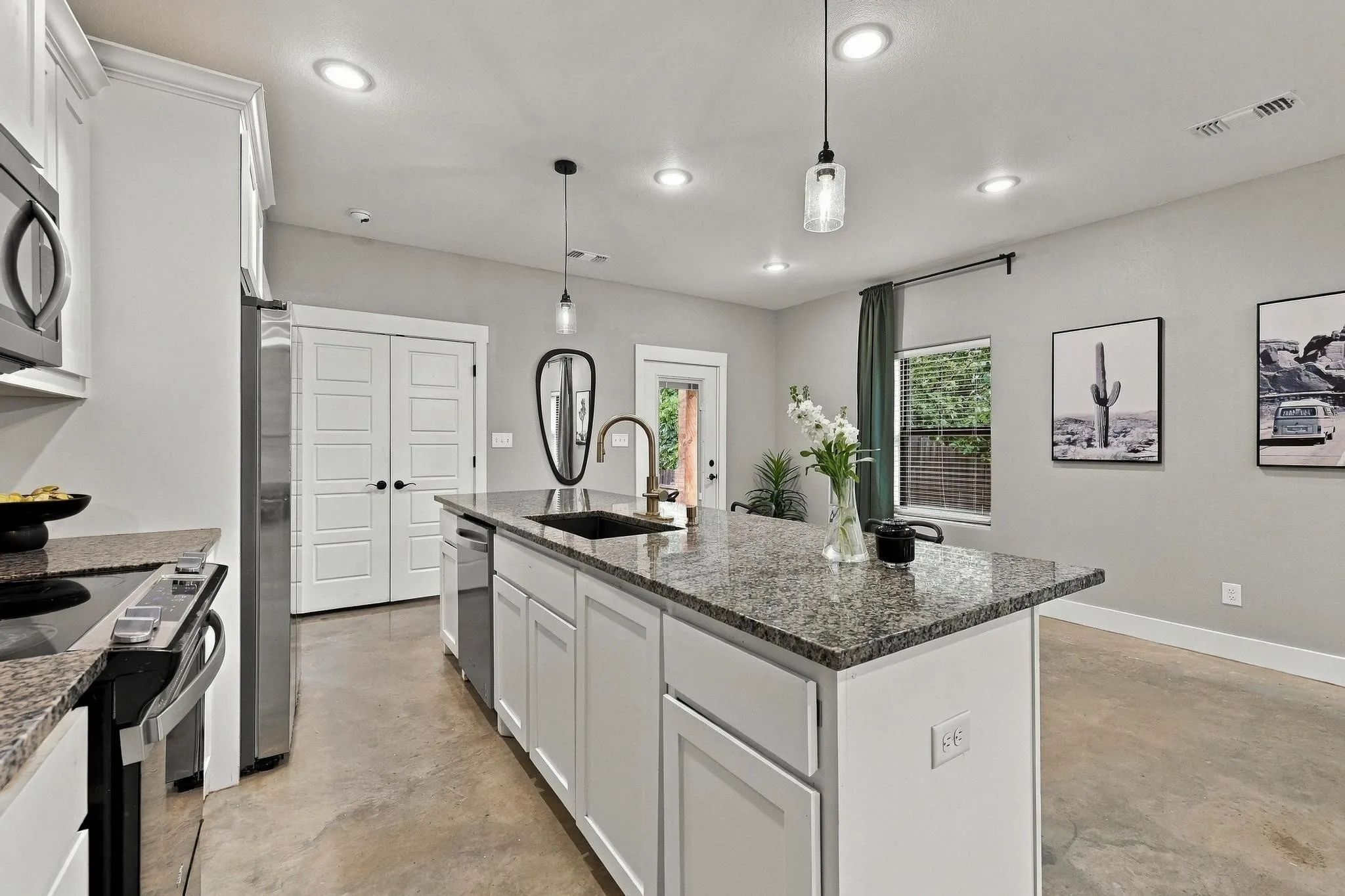 Single Family Residence For Sale in Grayson County , 225 E Washington Street, Denison, Texas 75021, 3 Bedroom, 2 Bathroom, Garage spaces, 1,138 Sqft, built in 2022, mls#21370523, Real Estate Agent in Denison, Homes For Sale in Grayson county, Homes For Sale in Denison, Realtor in Denison Texas, Real Estate Brokerage Independent Realty Texas, Luminita Cordes Realtor