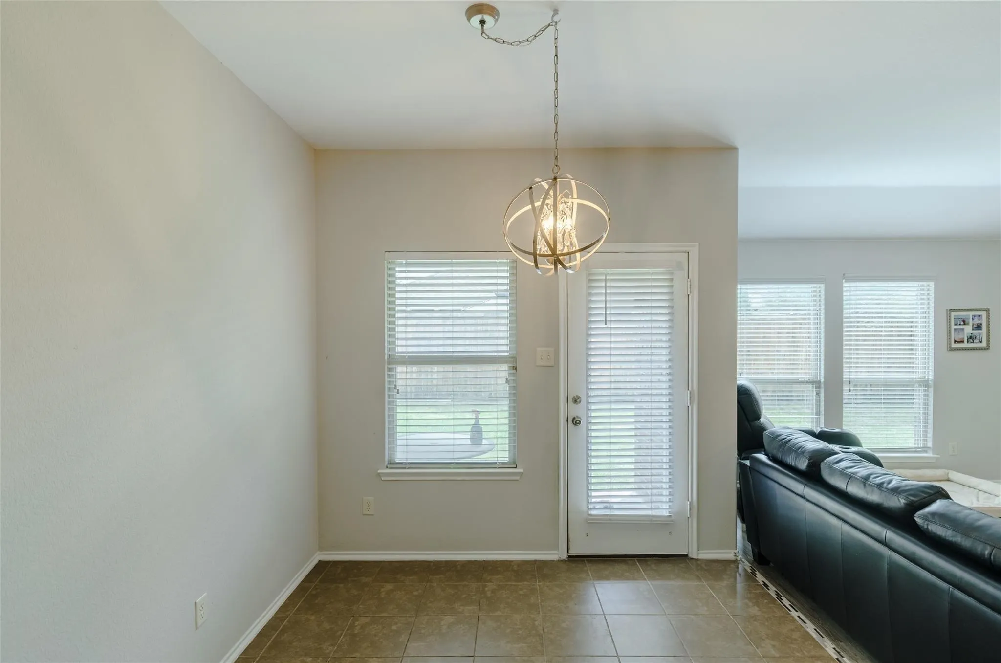 Single Family Residence For Rent in Collin County , 1107 Dickenson Drive, Melissa, Texas 75454, 3 Bedroom, 2 Bathroom, 2 Garage spaces, 2,054 Sqft, built in 2014, mls#21395335, Real Estate Agent in Melissa, Homes For Rent in Collin county, Homes For Rent in Melissa, Realtor in Melissa Texas, Real Estate Brokerage Independent Realty Texas, Luminita Cordes Realtor