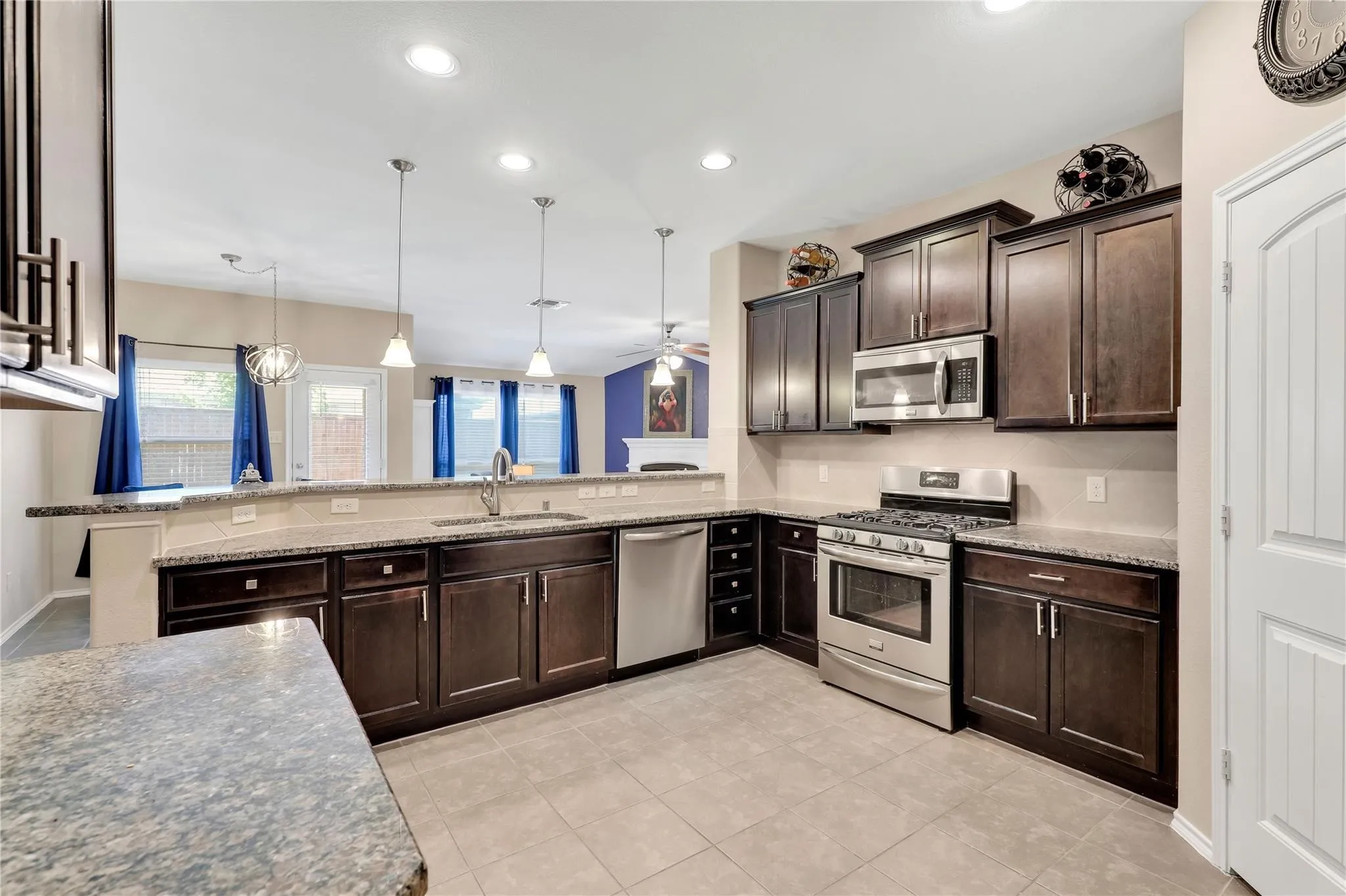 Single Family Residence For Rent in Collin County , 1107 Dickenson Drive, Melissa, Texas 75454, 3 Bedroom, 2 Bathroom, 2 Garage spaces, 2,054 Sqft, built in 2014, mls#21395335, Real Estate Agent in Melissa, Homes For Rent in Collin county, Homes For Rent in Melissa, Realtor in Melissa Texas, Real Estate Brokerage Independent Realty Texas, Luminita Cordes Realtor