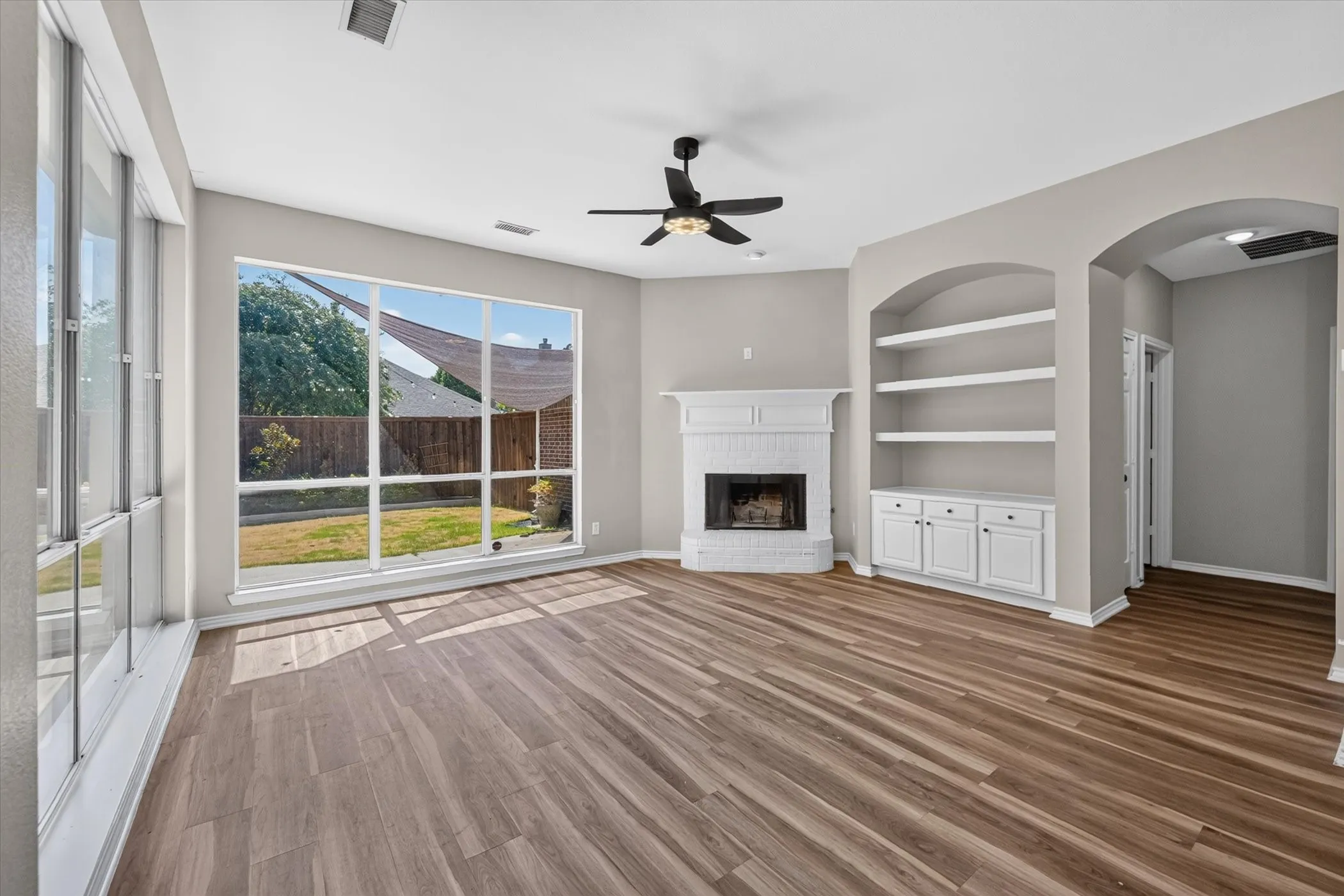 Single Family Residence For Rent in Denton County , 2503 Windgate Lane, Frisco, Texas 75033, 4 Bedroom, 2 Bathroom, 2 Garage spaces, 1,881 Sqft, built in 1999, mls#21394254, Real Estate Agent in Frisco, Homes For Rent in Denton county, Homes For Rent in Frisco, Realtor in Frisco Texas, Real Estate Brokerage Independent Realty Texas, Luminita Cordes Realtor