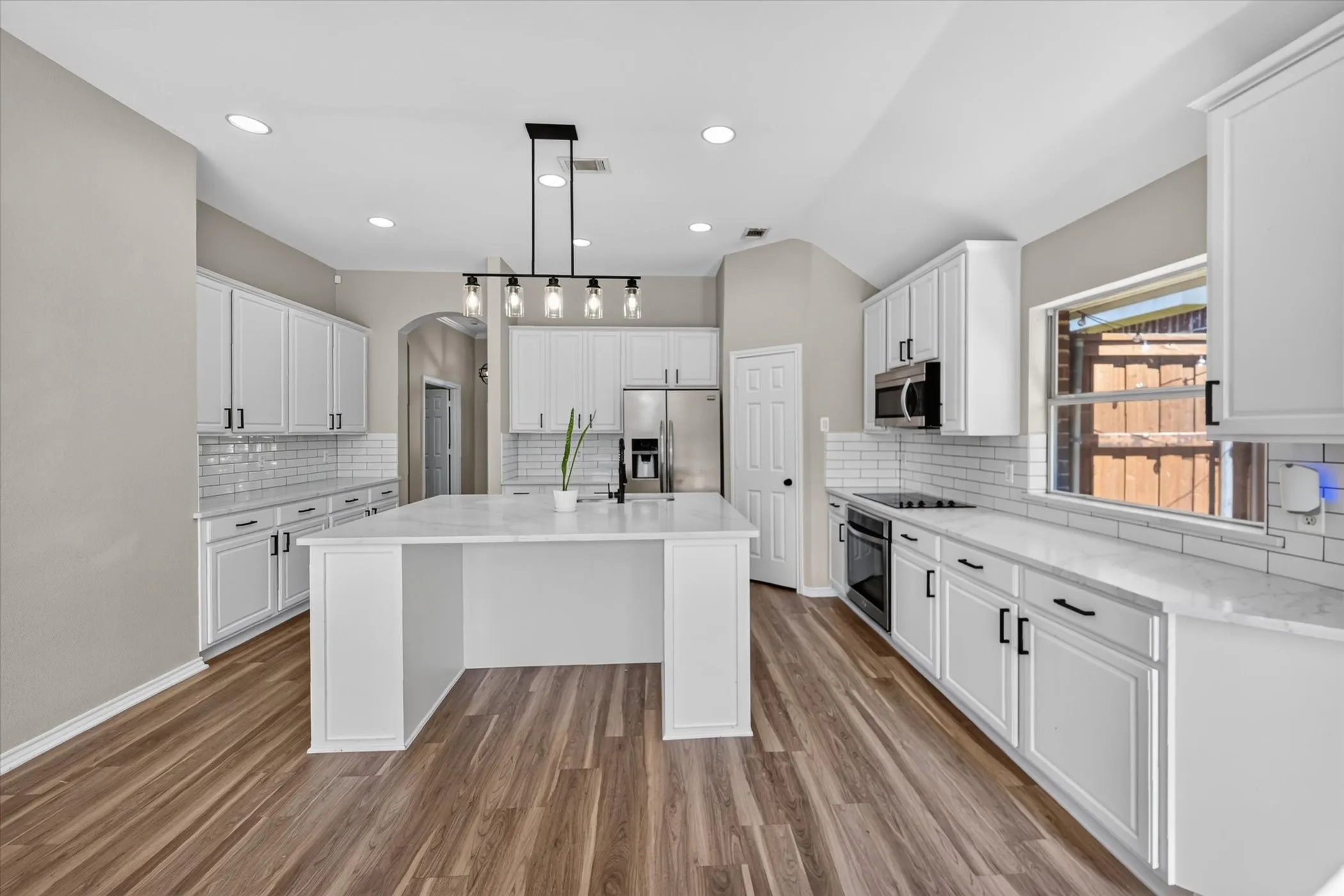 Single Family Residence For Rent in Denton County , 2503 Windgate Lane, Frisco, Texas 75033, 4 Bedroom, 2 Bathroom, 2 Garage spaces, 1,881 Sqft, built in 1999, mls#21394254, Real Estate Agent in Frisco, Homes For Rent in Denton county, Homes For Rent in Frisco, Realtor in Frisco Texas, Real Estate Brokerage Independent Realty Texas, Luminita Cordes Realtor