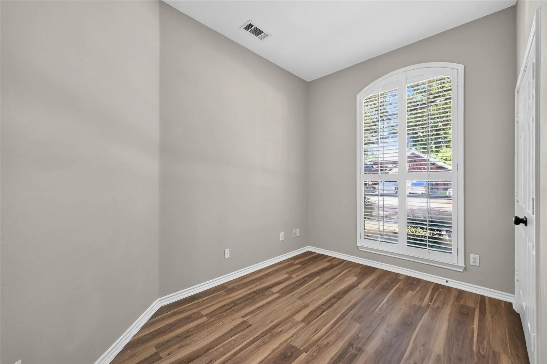 Single Family Residence For Rent in Denton County , 2503 Windgate Lane, Frisco, Texas 75033, 4 Bedroom, 2 Bathroom, 2 Garage spaces, 1,881 Sqft, built in 1999, mls#21394254, Real Estate Agent in Frisco, Homes For Rent in Denton county, Homes For Rent in Frisco, Realtor in Frisco Texas, Real Estate Brokerage Independent Realty Texas, Luminita Cordes Realtor