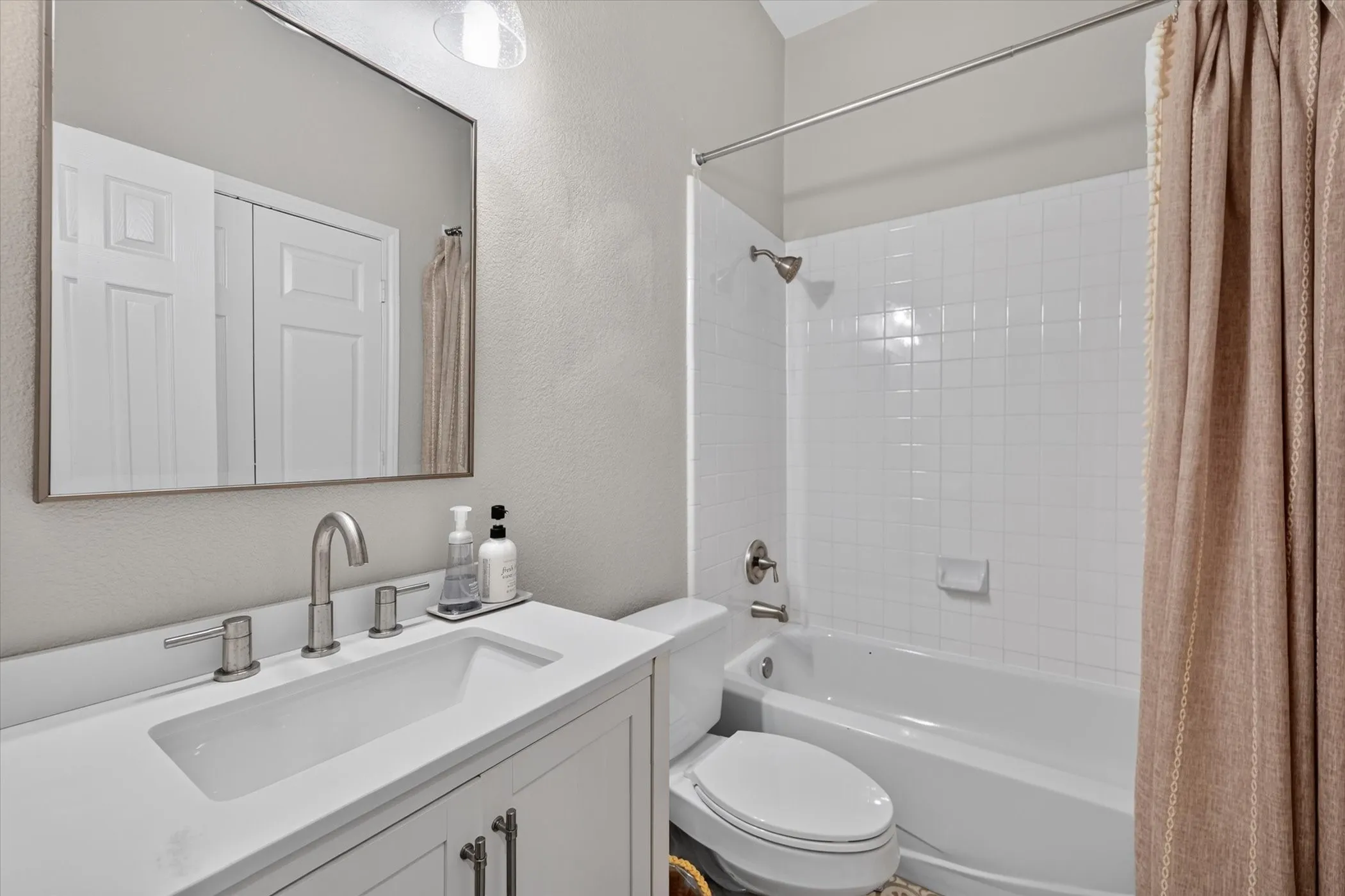 Single Family Residence For Rent in Denton County , 2503 Windgate Lane, Frisco, Texas 75033, 4 Bedroom, 2 Bathroom, 2 Garage spaces, 1,881 Sqft, built in 1999, mls#21394254, Real Estate Agent in Frisco, Homes For Rent in Denton county, Homes For Rent in Frisco, Realtor in Frisco Texas, Real Estate Brokerage Independent Realty Texas, Luminita Cordes Realtor
