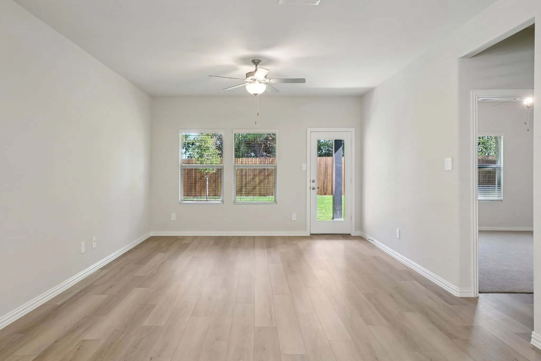  Photo is not of the actual home, but is an inspirational photo of builder’s model home and may depict options, furnishings, and/or decorator features that are not included.
