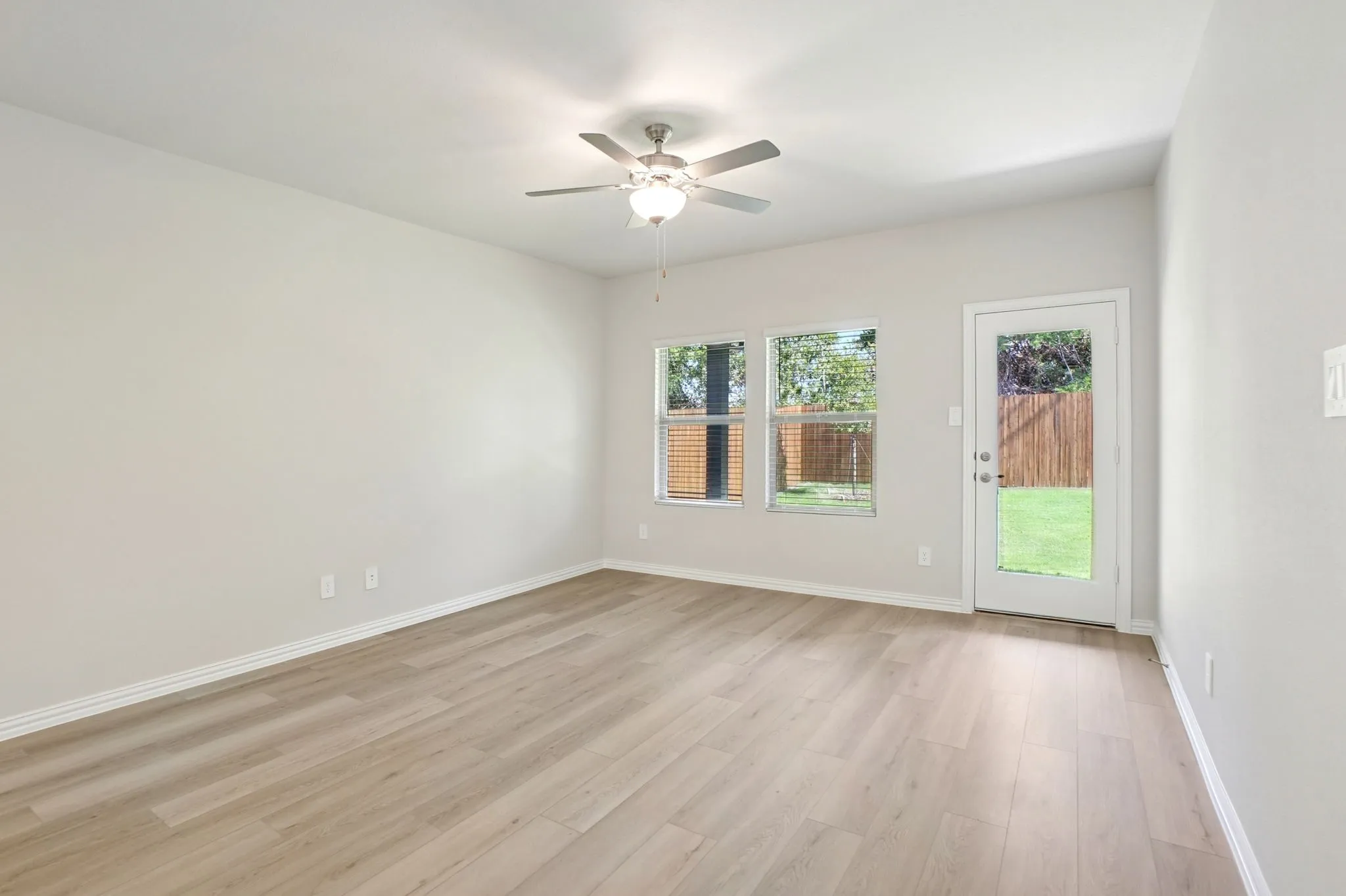  Photo is not of the actual home, but is an inspirational photo of builder’s model home and may depict options, furnishings, and/or decorator features that are not included.
