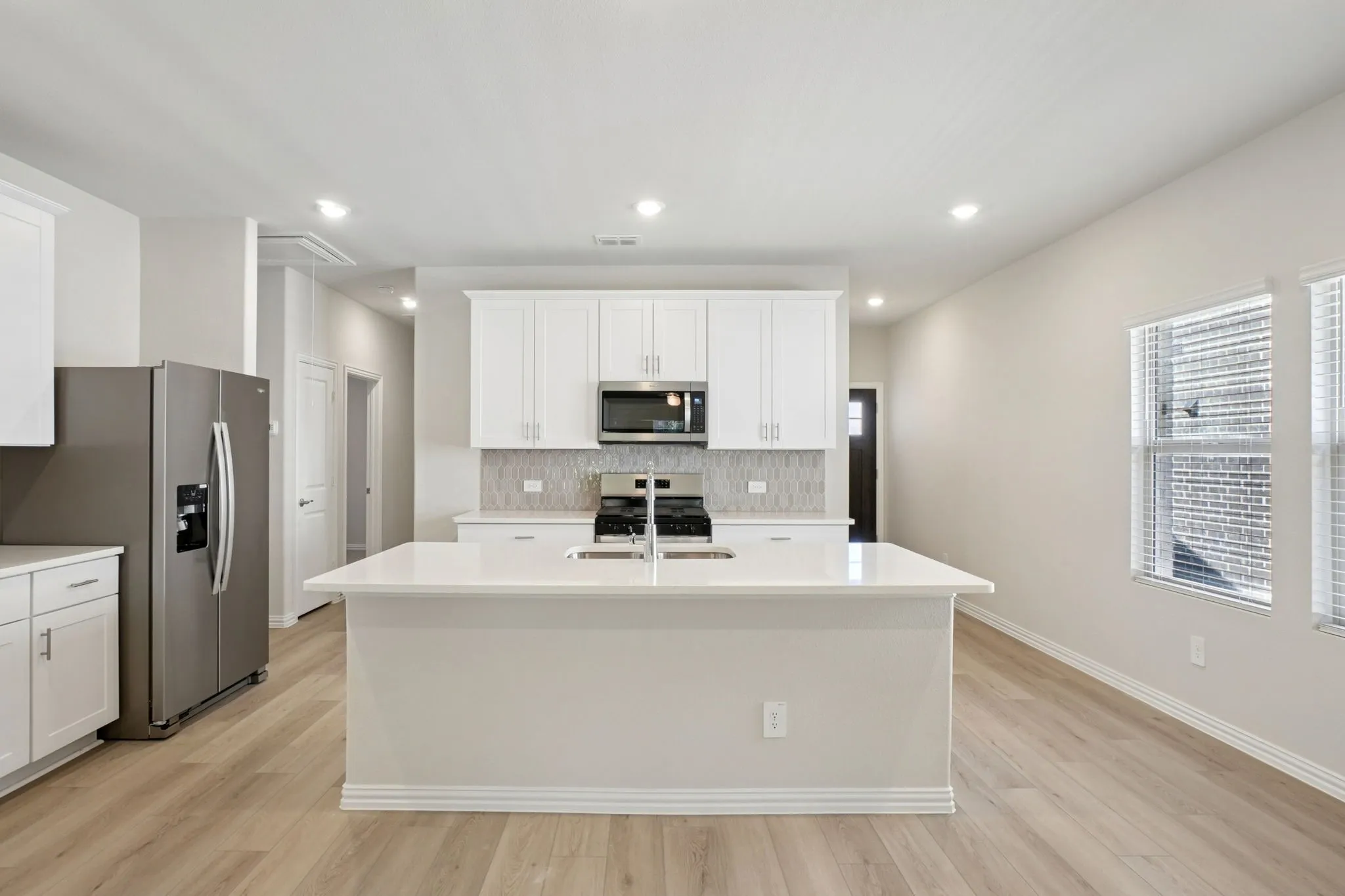  Photo is not of the actual home, but is an inspirational photo of builder’s model home and may depict options, furnishings, and/or decorator features that are not included.

