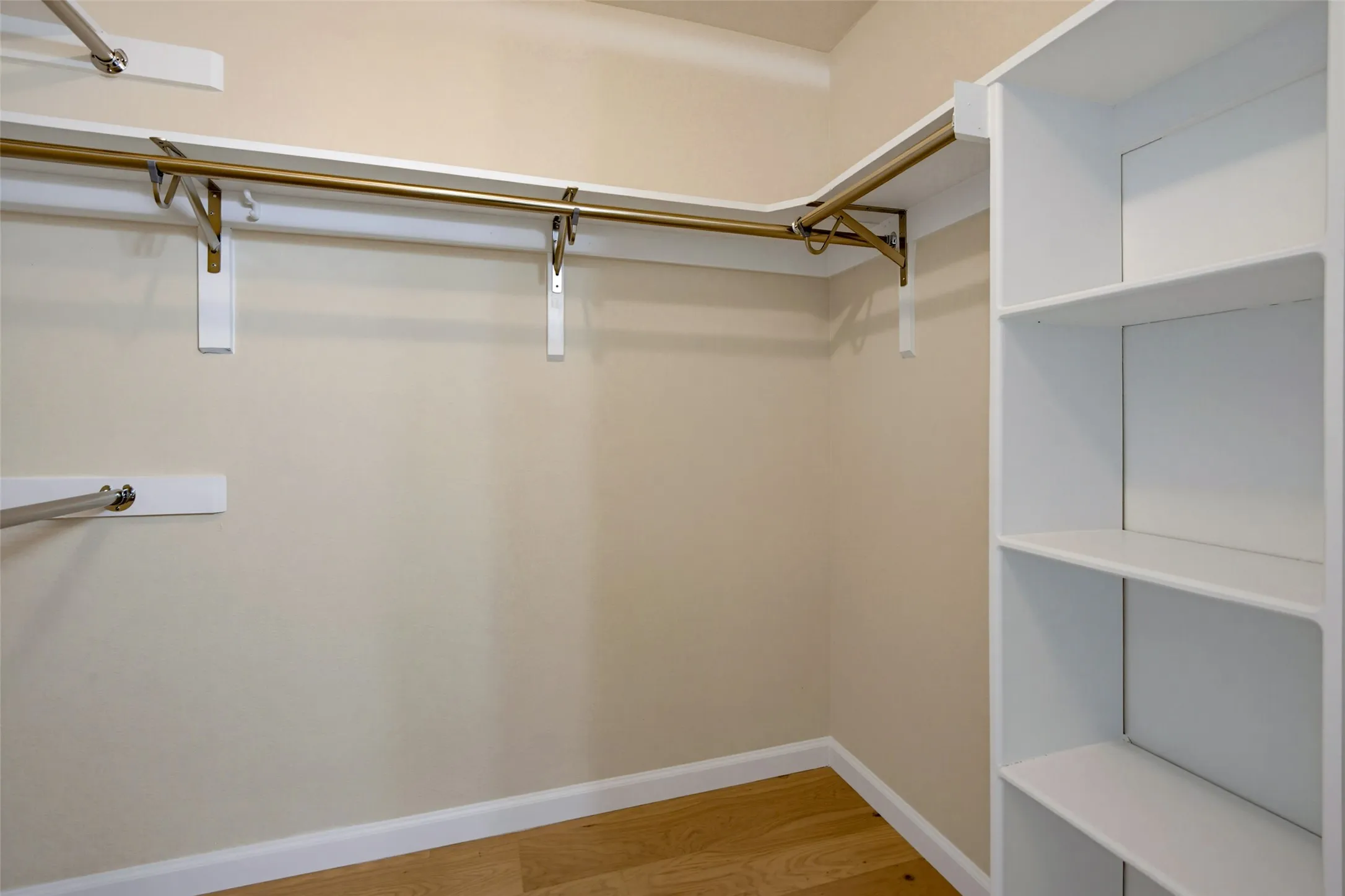 Condominium For Sale in Collin County , 6220 Bentwood Trail 707, Dallas, Texas 75252, 1 Bedroom, 1 Bathroom, 1 Garage spaces, 487 Sqft, built in 1984, mls#21394343, Real Estate Agent in Dallas, Homes For Sale in Collin county, Homes For Sale in Dallas, Realtor in Dallas Texas, Real Estate Brokerage Independent Realty Texas, Luminita Cordes Realtor