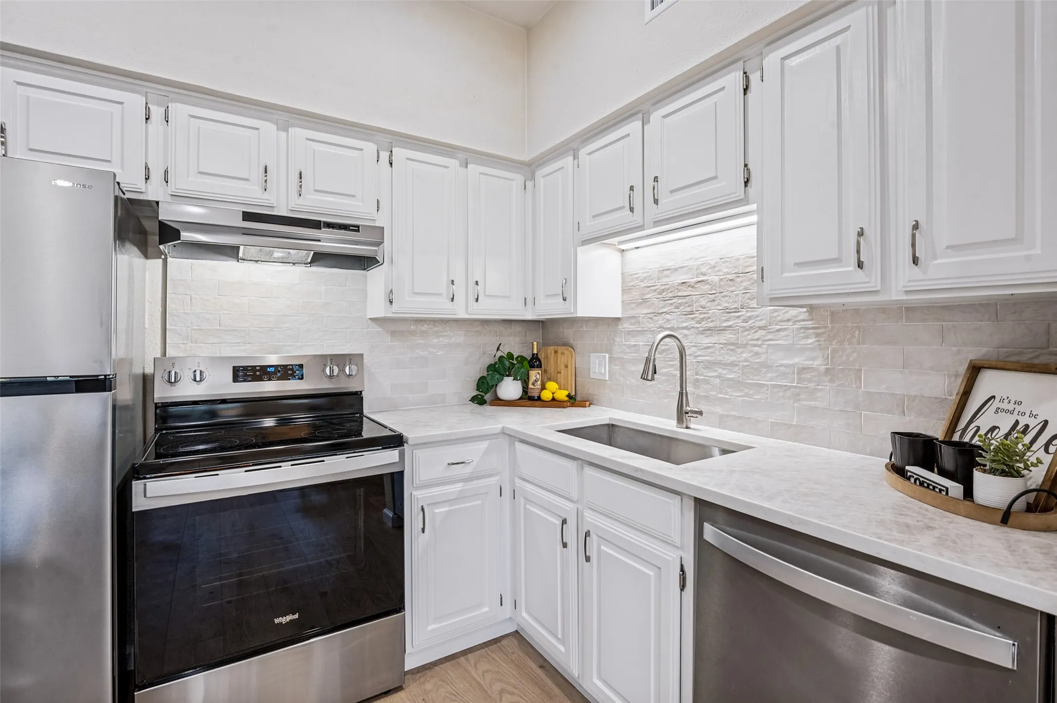 Condominium For Sale in Collin County , 6220 Bentwood Trail 707, Dallas, Texas 75252, 1 Bedroom, 1 Bathroom, 1 Garage spaces, 487 Sqft, built in 1984, mls#21394343, Real Estate Agent in Dallas, Homes For Sale in Collin county, Homes For Sale in Dallas, Realtor in Dallas Texas, Real Estate Brokerage Independent Realty Texas, Luminita Cordes Realtor