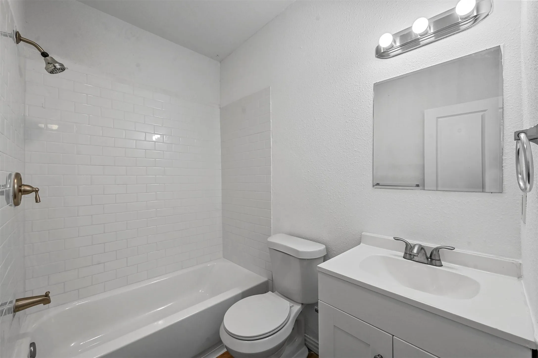 Single Family Residence For Rent in Grayson County , 708 W Day Street, Denison, Texas 75020, 2 Bedroom, 2 Bathroom, Garage spaces, 1,113 Sqft, built in 1928, mls#21395384, Real Estate Agent in Denison, Homes For Rent in Grayson county, Homes For Rent in Denison, Realtor in Denison Texas, Real Estate Brokerage Independent Realty Texas, Luminita Cordes Realtor