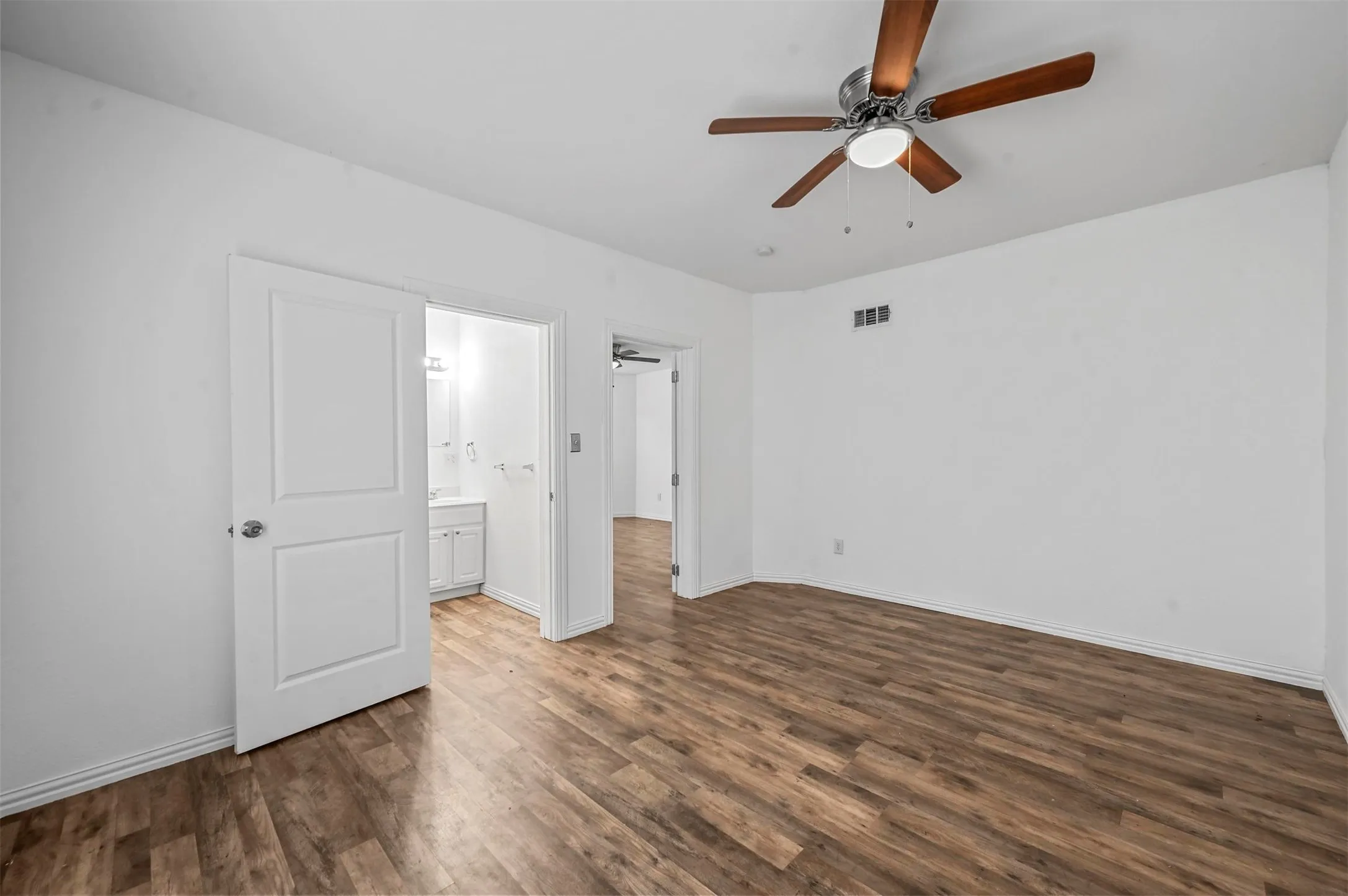 Single Family Residence For Rent in Grayson County , 708 W Day Street, Denison, Texas 75020, 2 Bedroom, 2 Bathroom, Garage spaces, 1,113 Sqft, built in 1928, mls#21395384, Real Estate Agent in Denison, Homes For Rent in Grayson county, Homes For Rent in Denison, Realtor in Denison Texas, Real Estate Brokerage Independent Realty Texas, Luminita Cordes Realtor