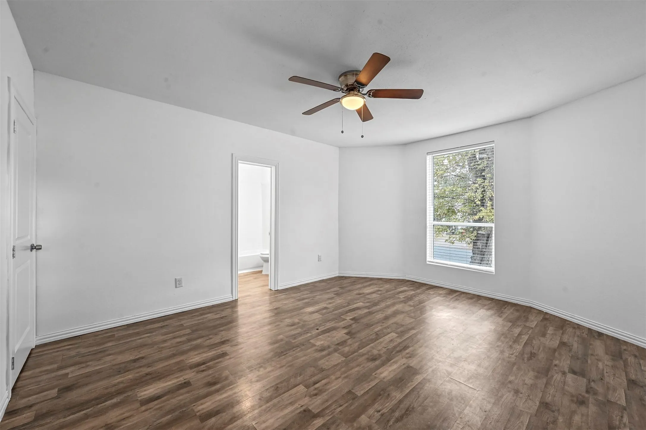 Single Family Residence For Rent in Grayson County , 708 W Day Street, Denison, Texas 75020, 2 Bedroom, 2 Bathroom, Garage spaces, 1,113 Sqft, built in 1928, mls#21395384, Real Estate Agent in Denison, Homes For Rent in Grayson county, Homes For Rent in Denison, Realtor in Denison Texas, Real Estate Brokerage Independent Realty Texas, Luminita Cordes Realtor