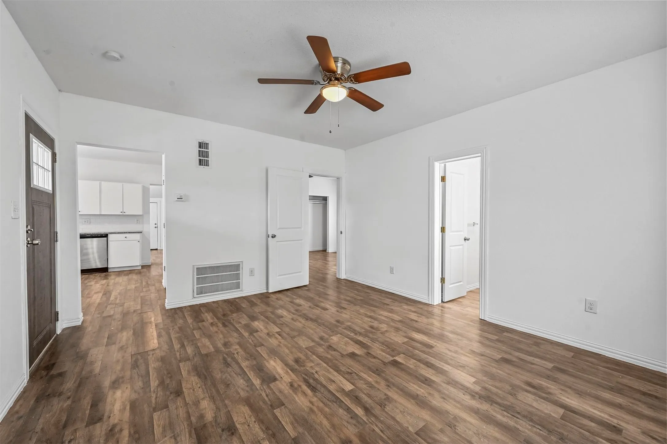 Single Family Residence For Rent in Grayson County , 708 W Day Street, Denison, Texas 75020, 2 Bedroom, 2 Bathroom, Garage spaces, 1,113 Sqft, built in 1928, mls#21395384, Real Estate Agent in Denison, Homes For Rent in Grayson county, Homes For Rent in Denison, Realtor in Denison Texas, Real Estate Brokerage Independent Realty Texas, Luminita Cordes Realtor