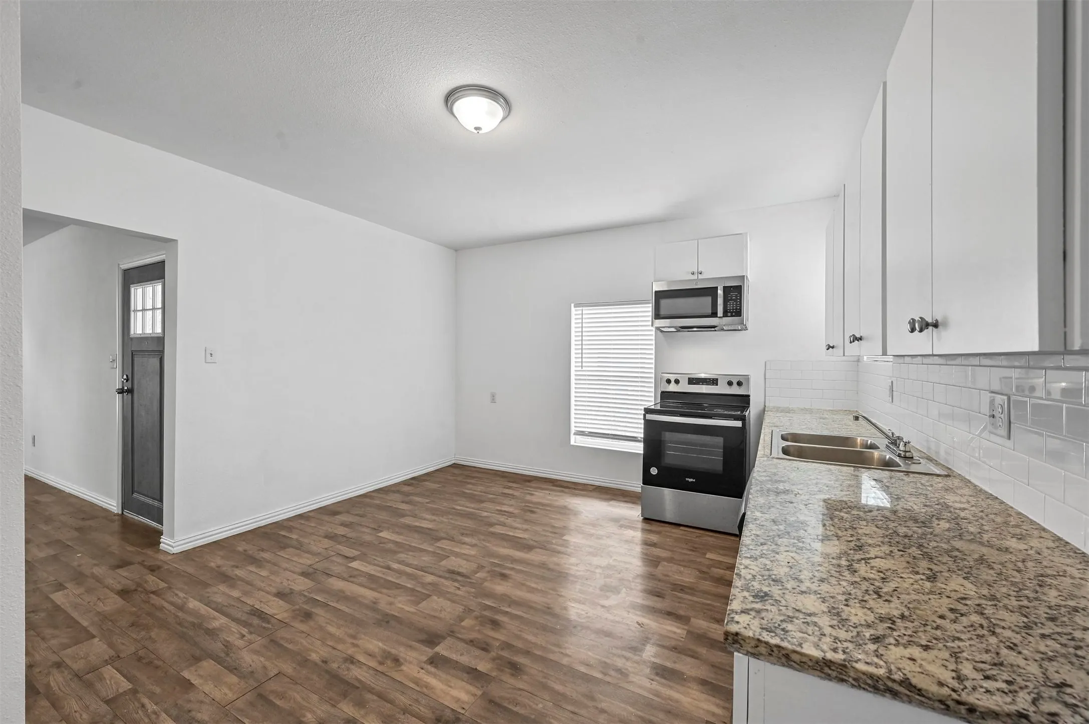 Single Family Residence For Rent in Grayson County , 708 W Day Street, Denison, Texas 75020, 2 Bedroom, 2 Bathroom, Garage spaces, 1,113 Sqft, built in 1928, mls#21395384, Real Estate Agent in Denison, Homes For Rent in Grayson county, Homes For Rent in Denison, Realtor in Denison Texas, Real Estate Brokerage Independent Realty Texas, Luminita Cordes Realtor