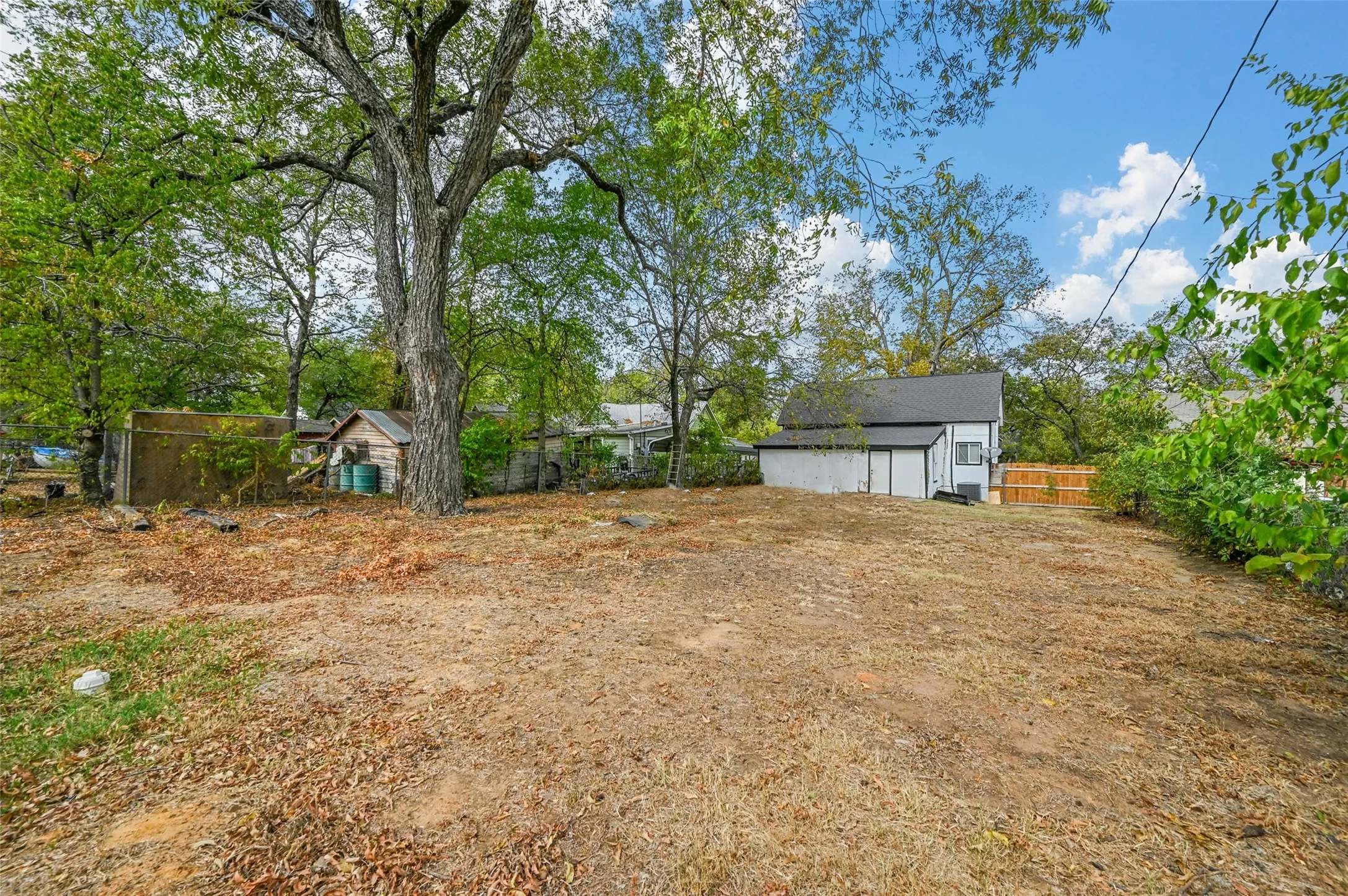 Single Family Residence For Rent in Grayson County , 708 W Day Street, Denison, Texas 75020, 2 Bedroom, 2 Bathroom, Garage spaces, 1,113 Sqft, built in 1928, mls#21395384, Real Estate Agent in Denison, Homes For Rent in Grayson county, Homes For Rent in Denison, Realtor in Denison Texas, Real Estate Brokerage Independent Realty Texas, Luminita Cordes Realtor