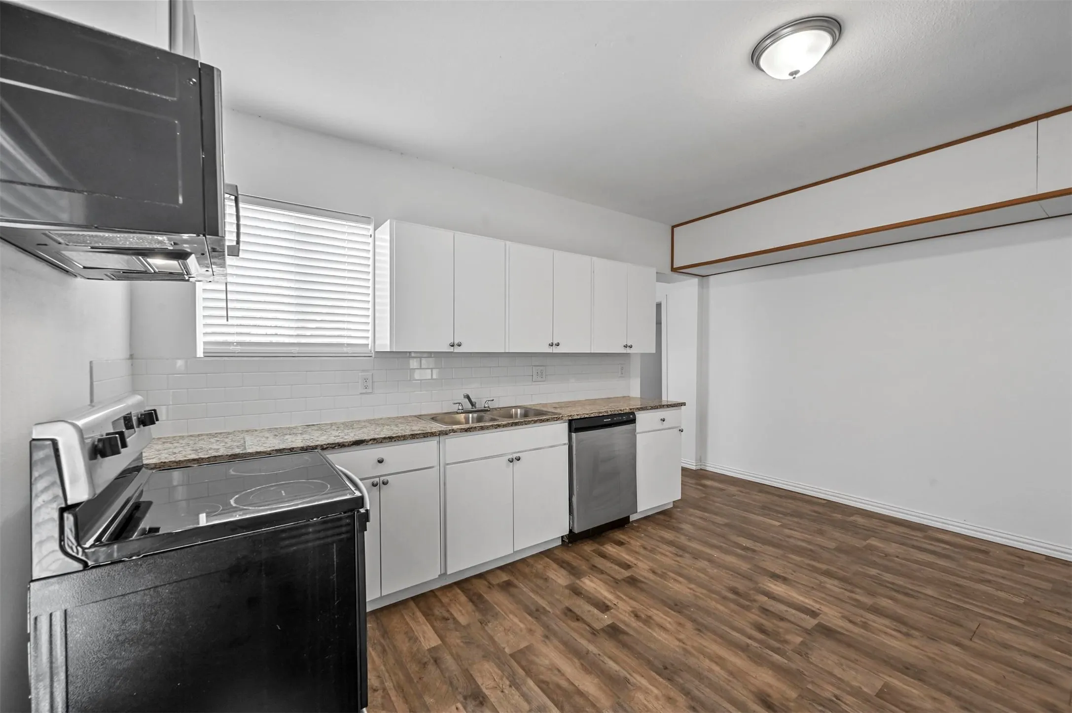 Single Family Residence For Rent in Grayson County , 708 W Day Street, Denison, Texas 75020, 2 Bedroom, 2 Bathroom, Garage spaces, 1,113 Sqft, built in 1928, mls#21395384, Real Estate Agent in Denison, Homes For Rent in Grayson county, Homes For Rent in Denison, Realtor in Denison Texas, Real Estate Brokerage Independent Realty Texas, Luminita Cordes Realtor