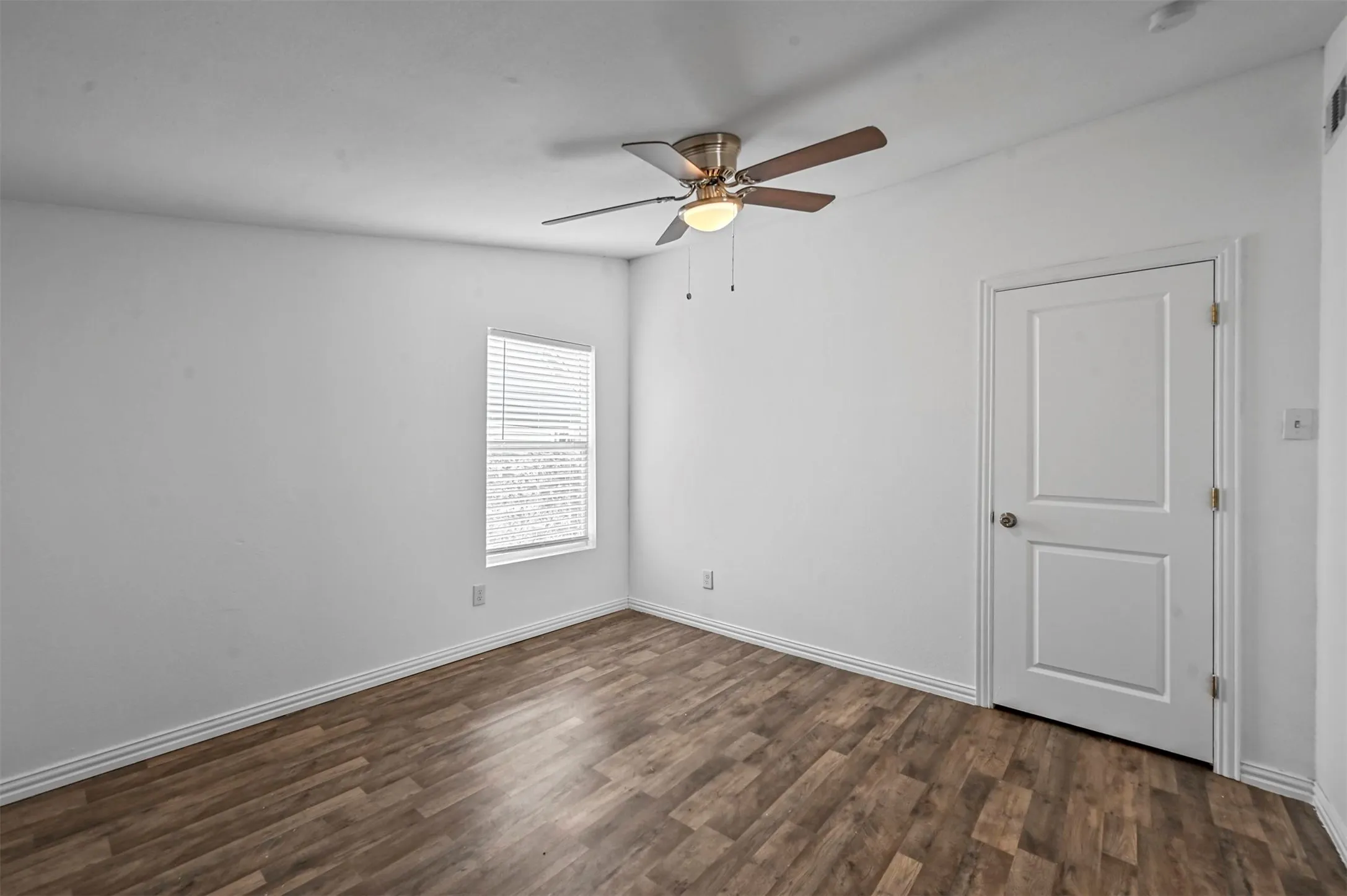 Single Family Residence For Rent in Grayson County , 708 W Day Street, Denison, Texas 75020, 2 Bedroom, 2 Bathroom, Garage spaces, 1,113 Sqft, built in 1928, mls#21395384, Real Estate Agent in Denison, Homes For Rent in Grayson county, Homes For Rent in Denison, Realtor in Denison Texas, Real Estate Brokerage Independent Realty Texas, Luminita Cordes Realtor