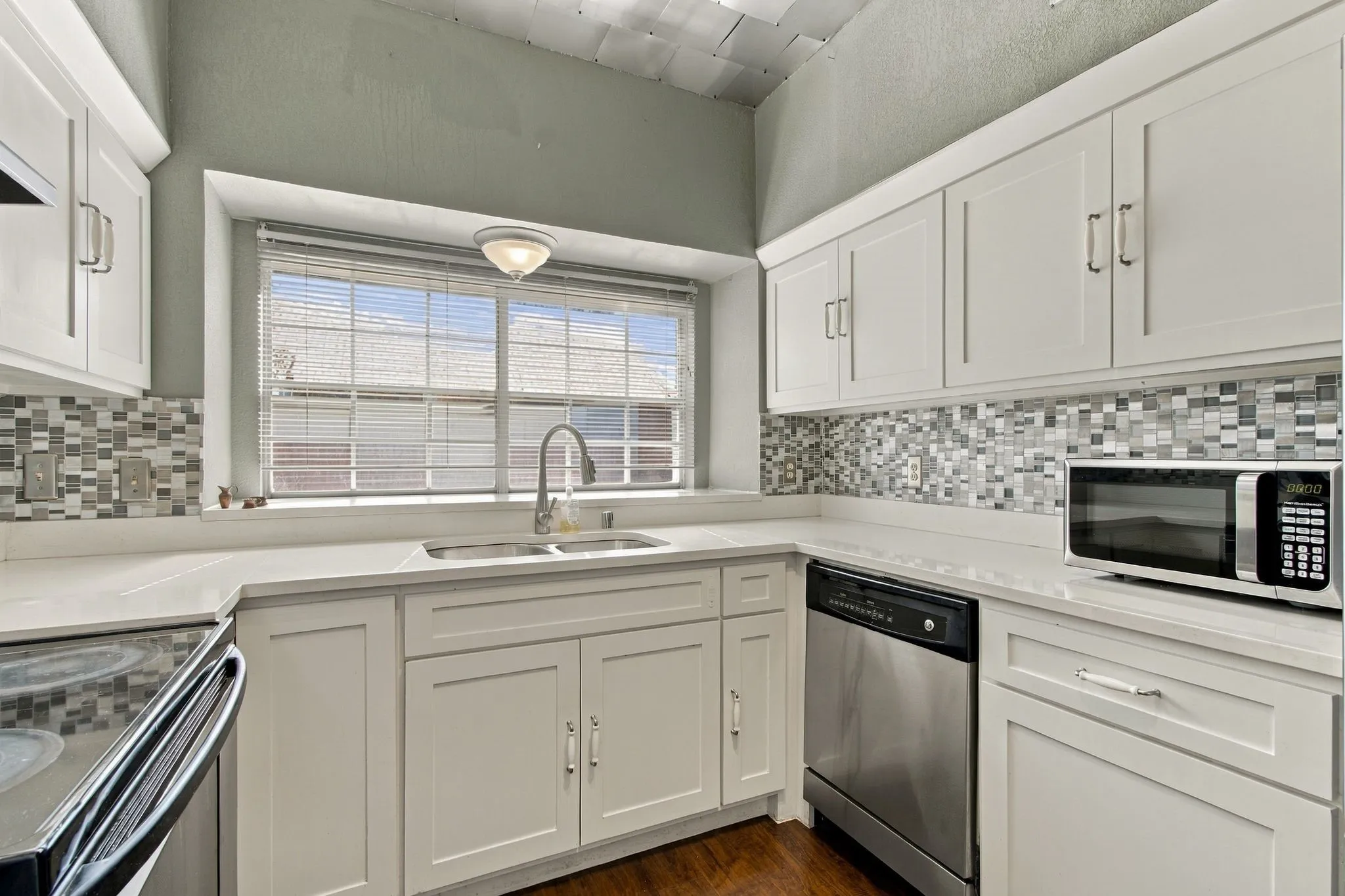 Townhouse For Rent in Dallas County , 3550 Country Square Drive 304, Carrollton, Texas 75006, 2 Bedroom, 3 Bathroom, Garage spaces, 1,252 Sqft, built in 1982, mls#21395328, Real Estate Agent in Carrollton, Homes For Rent in Dallas county, Homes For Rent in Carrollton, Realtor in Carrollton Texas, Real Estate Brokerage Independent Realty Texas, Luminita Cordes Realtor