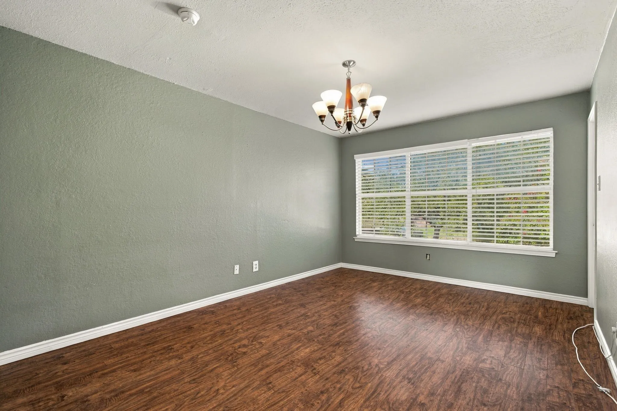 Townhouse For Rent in Dallas County , 3550 Country Square Drive 304, Carrollton, Texas 75006, 2 Bedroom, 3 Bathroom, Garage spaces, 1,252 Sqft, built in 1982, mls#21395328, Real Estate Agent in Carrollton, Homes For Rent in Dallas county, Homes For Rent in Carrollton, Realtor in Carrollton Texas, Real Estate Brokerage Independent Realty Texas, Luminita Cordes Realtor