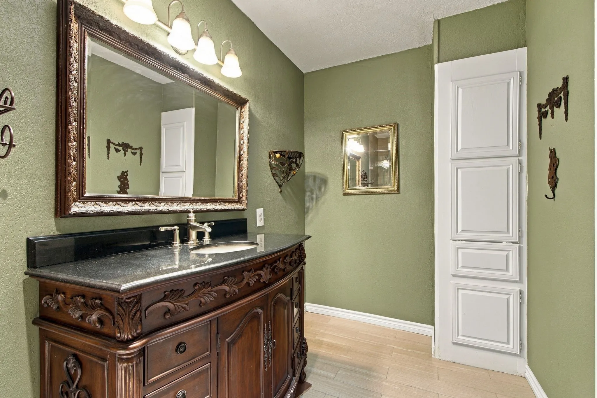 Townhouse For Rent in Dallas County , 3550 Country Square Drive 304, Carrollton, Texas 75006, 2 Bedroom, 3 Bathroom, Garage spaces, 1,252 Sqft, built in 1982, mls#21395328, Real Estate Agent in Carrollton, Homes For Rent in Dallas county, Homes For Rent in Carrollton, Realtor in Carrollton Texas, Real Estate Brokerage Independent Realty Texas, Luminita Cordes Realtor