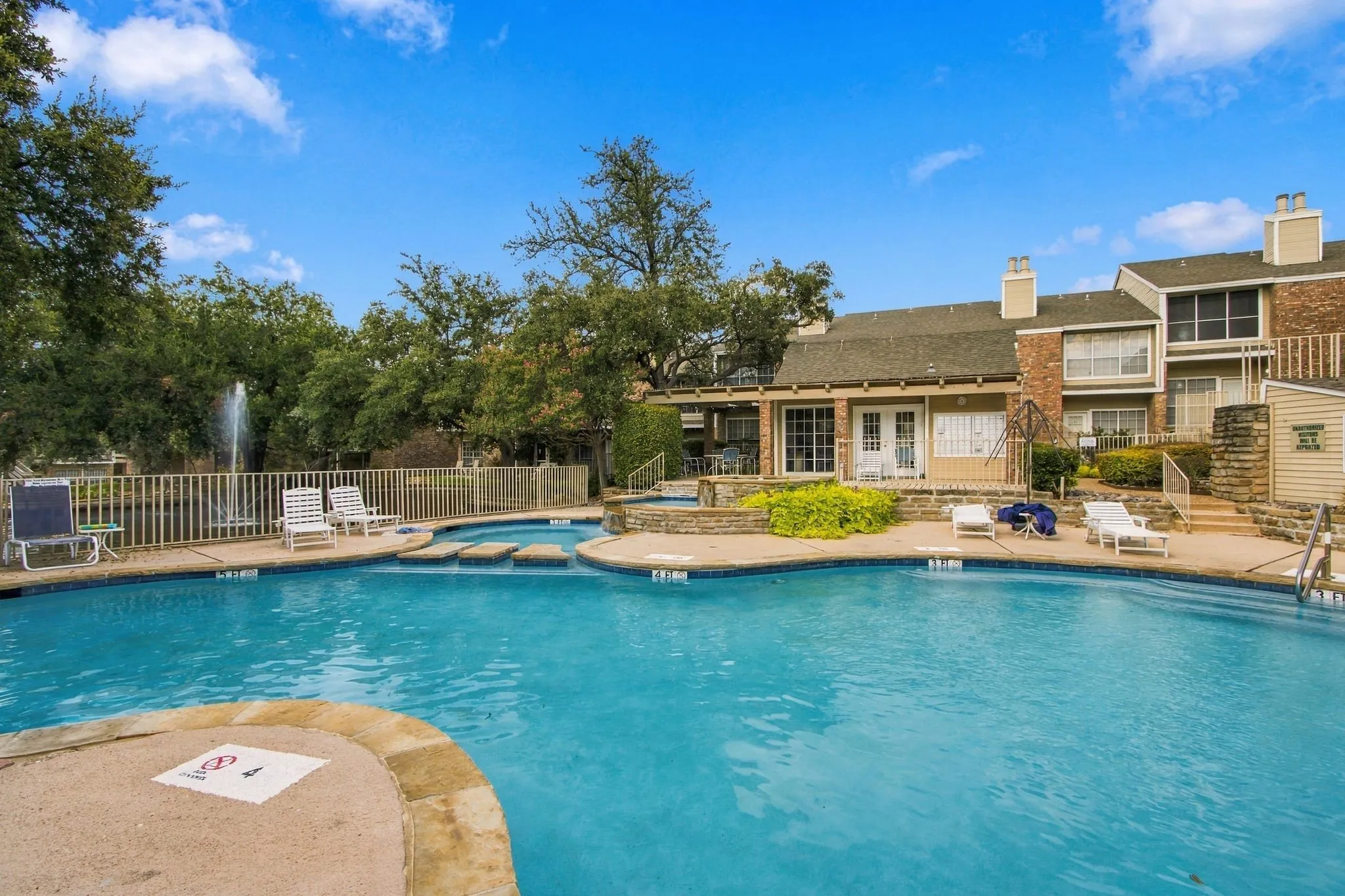 Townhouse For Rent in Dallas County , 3550 Country Square Drive 304, Carrollton, Texas 75006, 2 Bedroom, 3 Bathroom, Garage spaces, 1,252 Sqft, built in 1982, mls#21395328, Real Estate Agent in Carrollton, Homes For Rent in Dallas county, Homes For Rent in Carrollton, Realtor in Carrollton Texas, Real Estate Brokerage Independent Realty Texas, Luminita Cordes Realtor