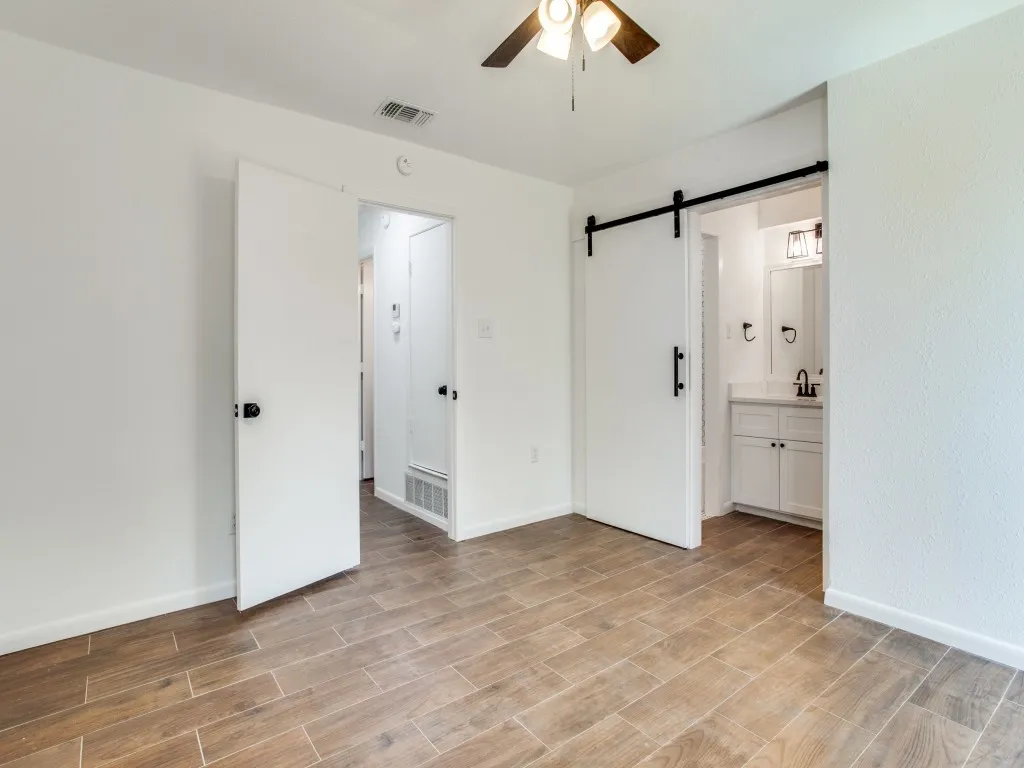Single Family Residence For Sale in Tarrant County , 1307 Worthington Street, Grapevine, Texas 76051, 2 Bedroom, 2 Bathroom, Garage spaces, 984 Sqft, built in 1982, mls#21395378, Real Estate Agent in Grapevine, Homes For Sale in Tarrant county, Homes For Sale in Grapevine, Realtor in Grapevine Texas, Real Estate Brokerage Independent Realty Texas, Luminita Cordes Realtor