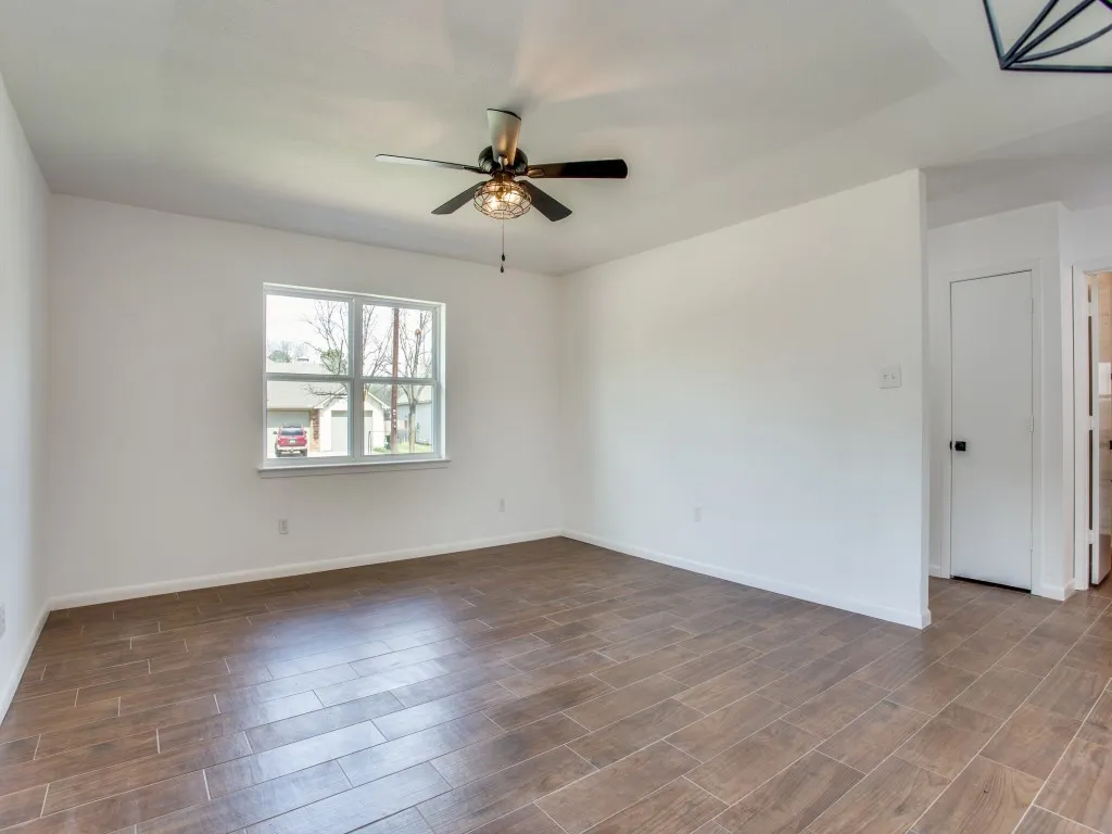 Single Family Residence For Sale in Tarrant County , 1307 Worthington Street, Grapevine, Texas 76051, 2 Bedroom, 2 Bathroom, Garage spaces, 984 Sqft, built in 1982, mls#21395378, Real Estate Agent in Grapevine, Homes For Sale in Tarrant county, Homes For Sale in Grapevine, Realtor in Grapevine Texas, Real Estate Brokerage Independent Realty Texas, Luminita Cordes Realtor