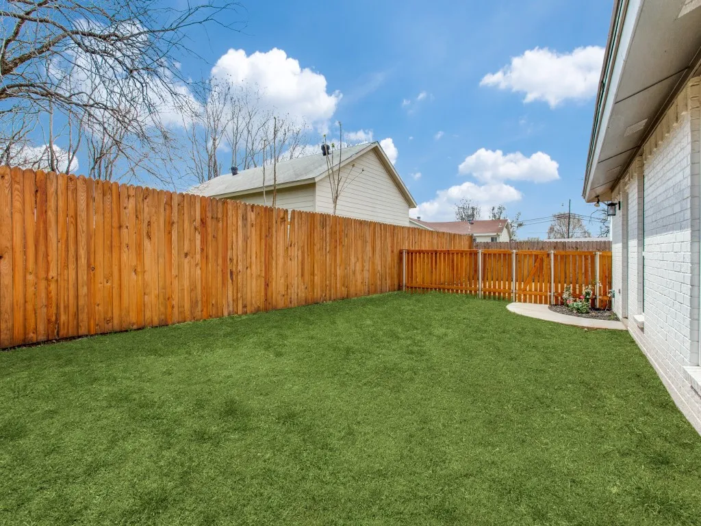 Single Family Residence For Sale in Tarrant County , 1307 Worthington Street, Grapevine, Texas 76051, 2 Bedroom, 2 Bathroom, Garage spaces, 984 Sqft, built in 1982, mls#21395378, Real Estate Agent in Grapevine, Homes For Sale in Tarrant county, Homes For Sale in Grapevine, Realtor in Grapevine Texas, Real Estate Brokerage Independent Realty Texas, Luminita Cordes Realtor
