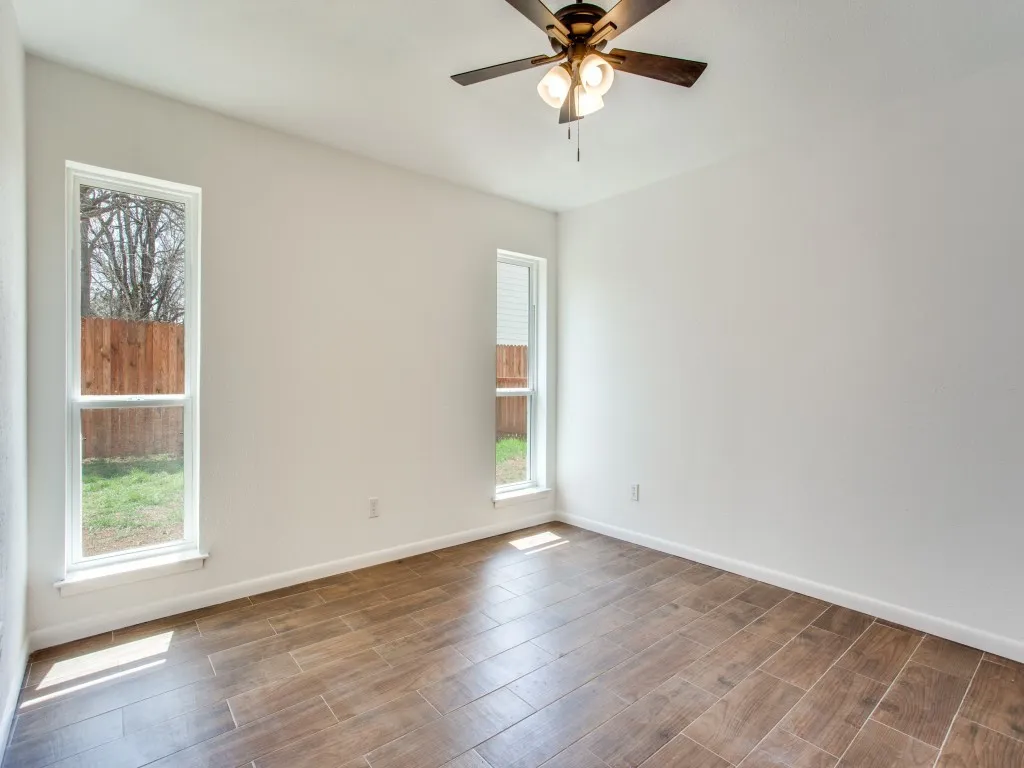 Single Family Residence For Sale in Tarrant County , 1307 Worthington Street, Grapevine, Texas 76051, 2 Bedroom, 2 Bathroom, Garage spaces, 984 Sqft, built in 1982, mls#21395378, Real Estate Agent in Grapevine, Homes For Sale in Tarrant county, Homes For Sale in Grapevine, Realtor in Grapevine Texas, Real Estate Brokerage Independent Realty Texas, Luminita Cordes Realtor