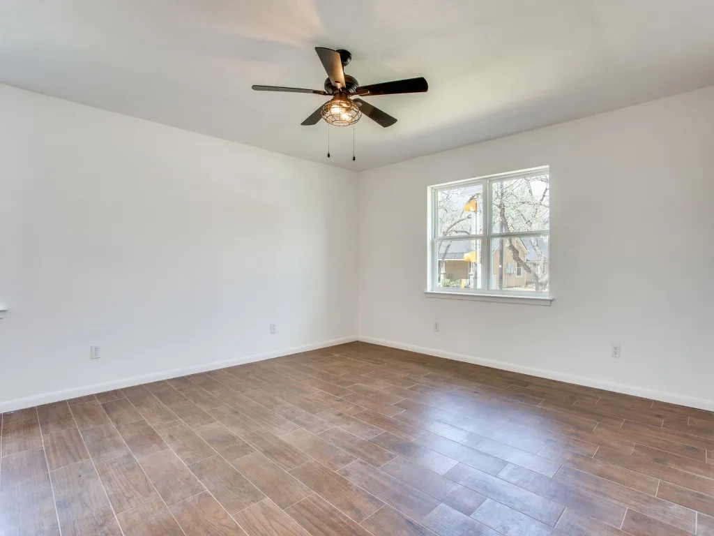 Single Family Residence For Sale in Tarrant County , 1307 Worthington Street, Grapevine, Texas 76051, 2 Bedroom, 2 Bathroom, Garage spaces, 984 Sqft, built in 1982, mls#21395378, Real Estate Agent in Grapevine, Homes For Sale in Tarrant county, Homes For Sale in Grapevine, Realtor in Grapevine Texas, Real Estate Brokerage Independent Realty Texas, Luminita Cordes Realtor