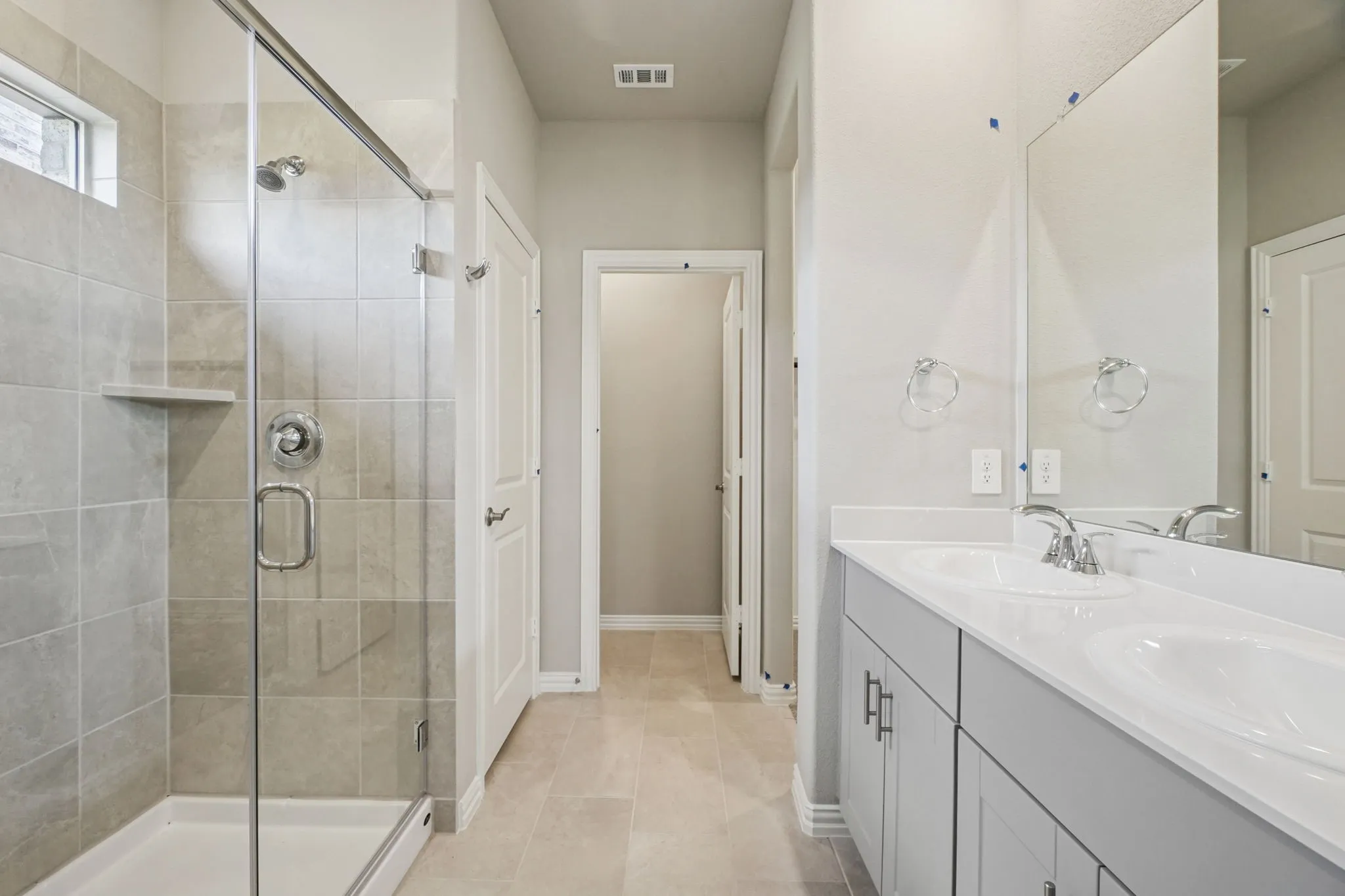 Photo is not of the actual home, but is an inspirational photo of builder’s model home and may depict options, furnishings, and/or decorator features that are not included.
