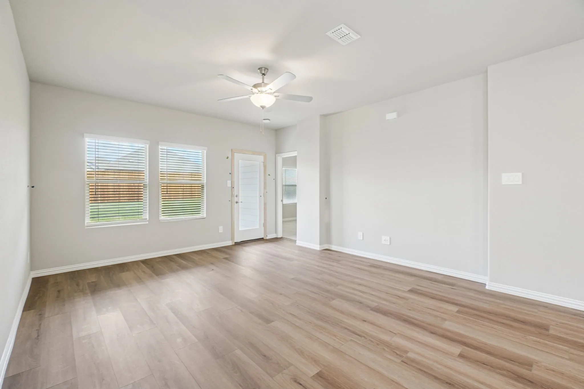  Photo is not of the actual home, but is an inspirational photo of builder’s model home and may depict options, furnishings, and/or decorator features that are not included.
