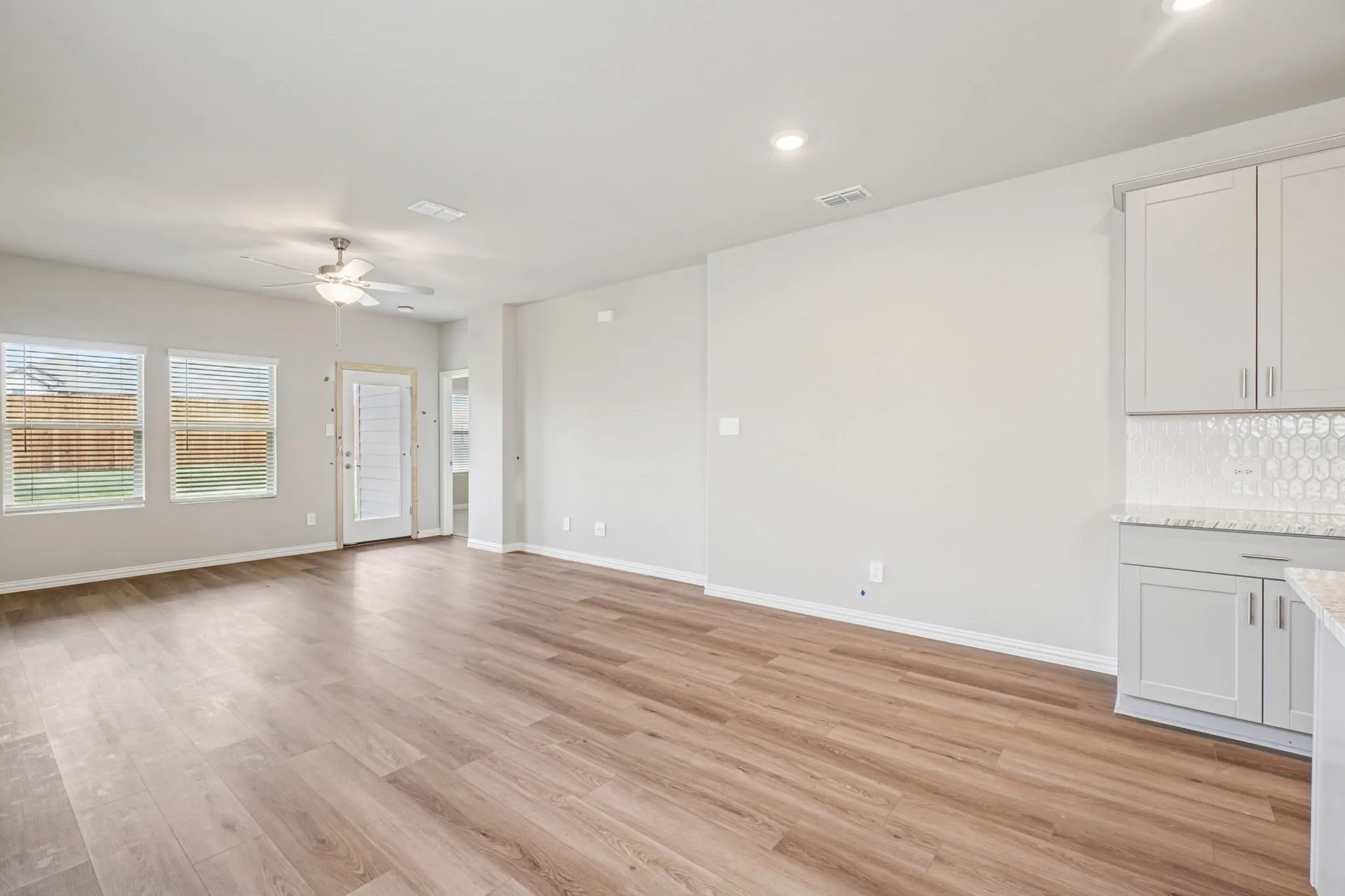 Photo is not of the actual home, but is an inspirational photo of builder’s model home and may depict options, furnishings, and/or decorator features that are not included.
