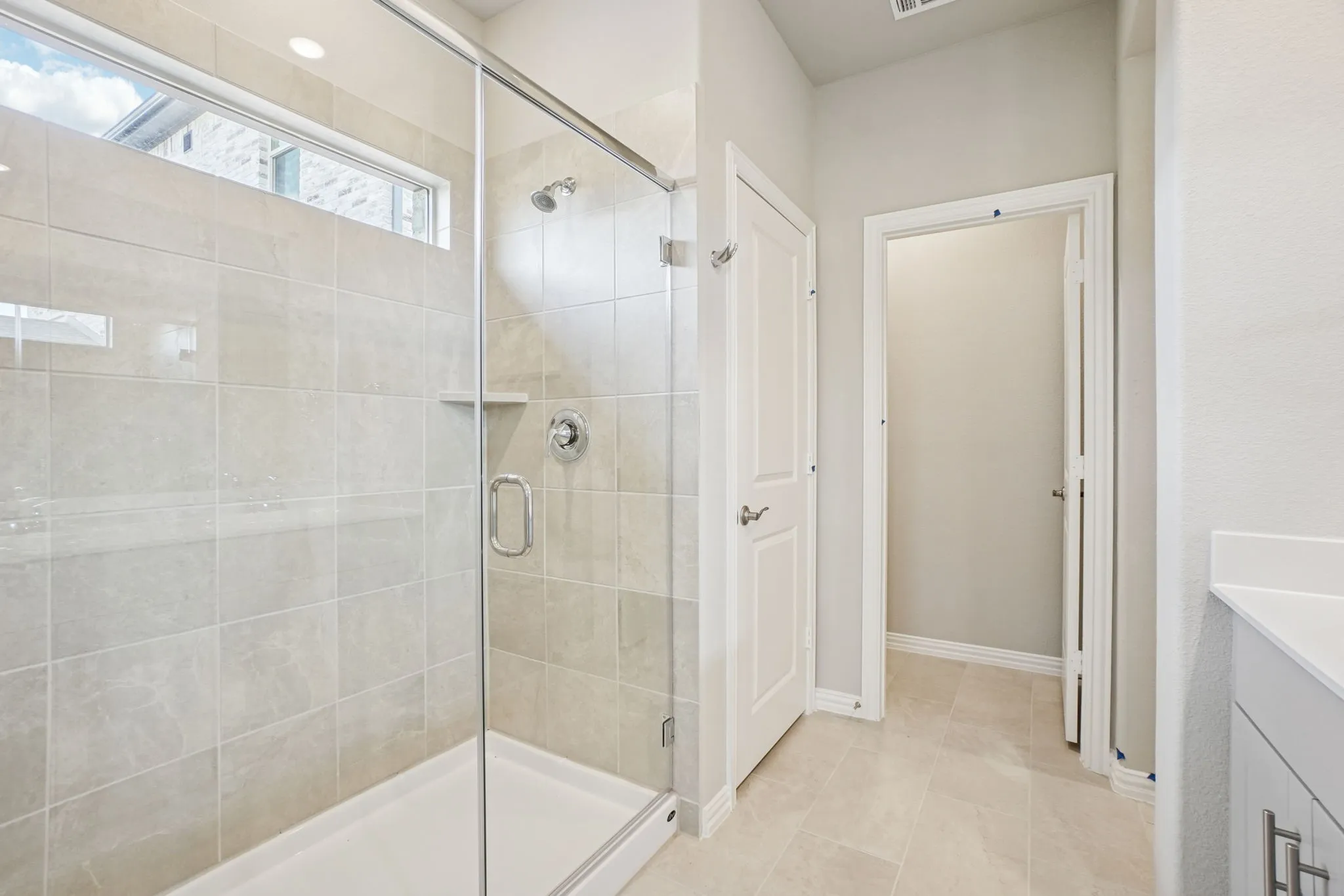  Photo is not of the actual home, but is an inspirational photo of builder’s model home and may depict options, furnishings, and/or decorator features that are not included.

