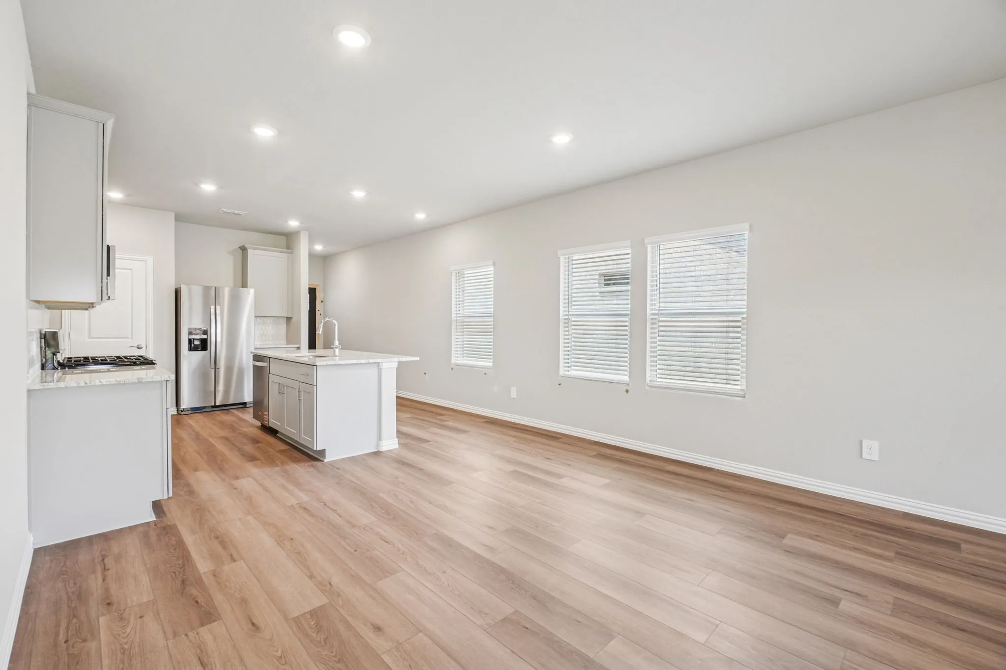  Photo is not of the actual home, but is an inspirational photo of builder’s model home and may depict options, furnishings, and/or decorator features that are not included.
