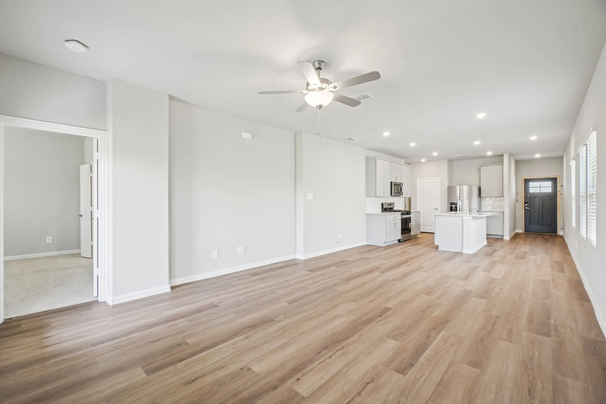  Photo is not of the actual home, but is an inspirational photo of builder’s model home and may depict options, furnishings, and/or decorator features that are not included.
