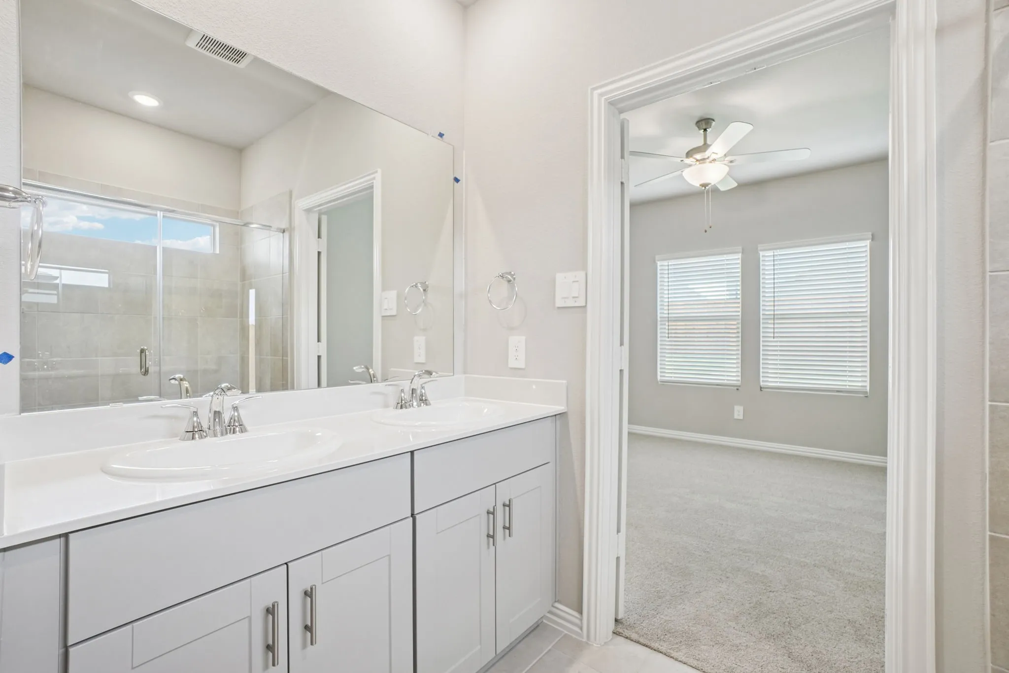  Photo is not of the actual home, but is an inspirational photo of builder’s model home and may depict options, furnishings, and/or decorator features that are not included.
