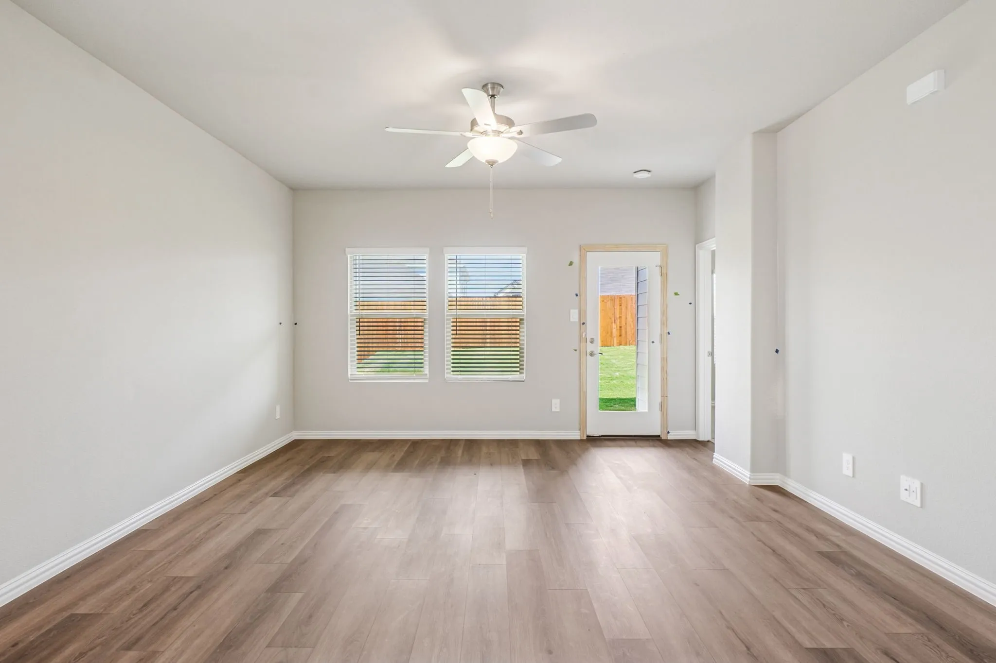  Photo is not of the actual home, but is an inspirational photo of builder’s model home and may depict options, furnishings, and/or decorator features that are not included.
