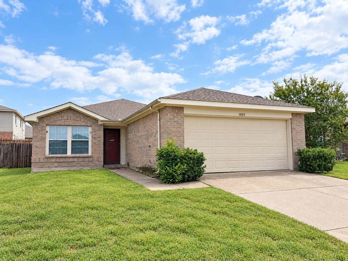 Single Family Residence For Rent in Collin County , 1005 Post Oak Trail, Anna, Texas 75409, 3 Bedroom, 2 Bathroom, 2 Garage spaces, 1,369 Sqft, built in 2002, mls#21395324, Real Estate Agent in Anna, Homes For Rent in Collin county, Homes For Rent in Anna, Realtor in Anna Texas, Real Estate Brokerage Independent Realty Texas, Luminita Cordes Realtor