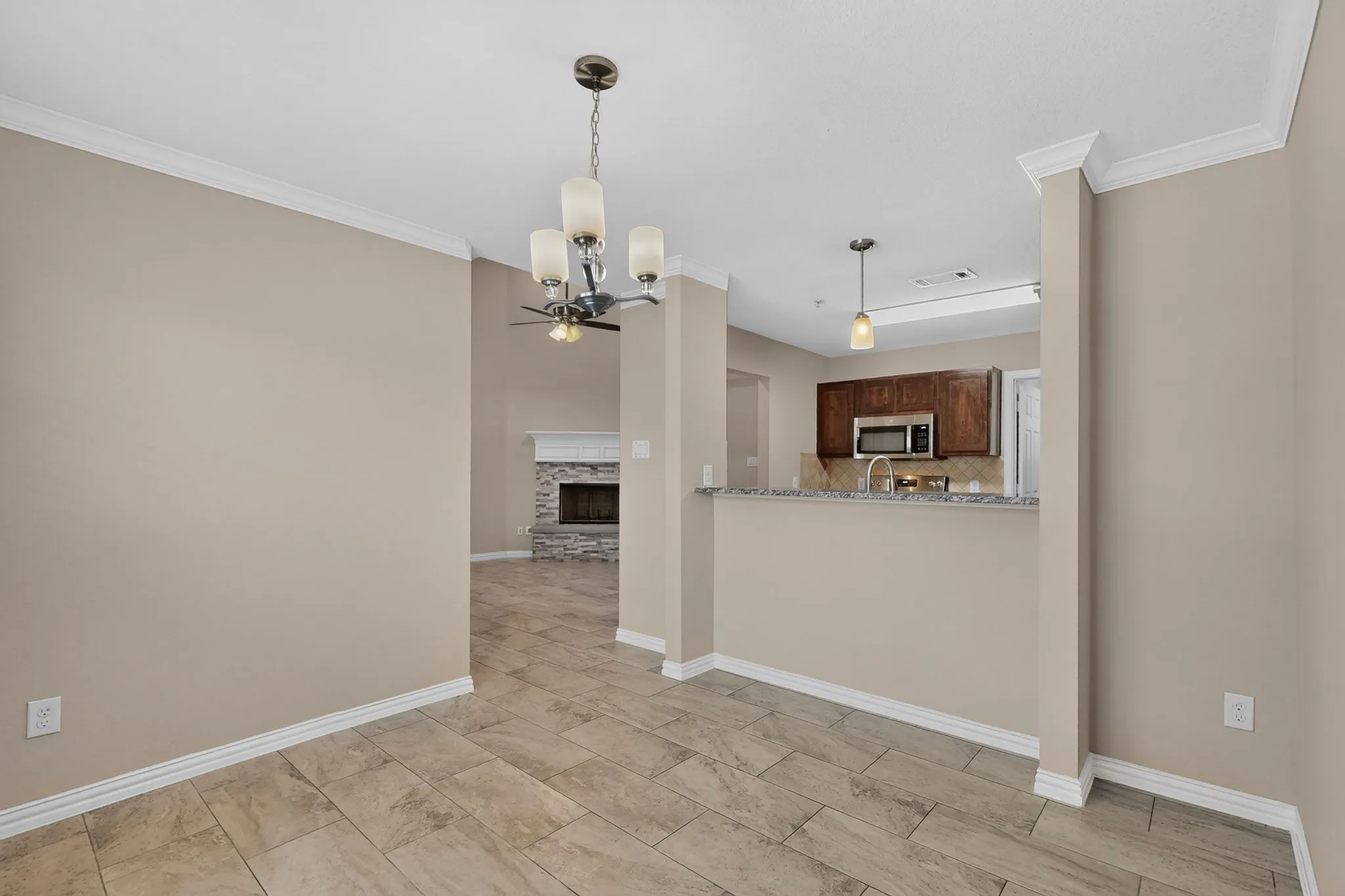 Townhouse For Rent in Denton County , 829 Summercreek Drive, Lewisville, Texas 75067, 2 Bedroom, 3 Bathroom, Garage spaces, 1,481 Sqft, built in 2017, mls#21395345, Real Estate Agent in Lewisville, Homes For Rent in Denton county, Homes For Rent in Lewisville, Realtor in Lewisville Texas, Real Estate Brokerage Independent Realty Texas, Luminita Cordes Realtor