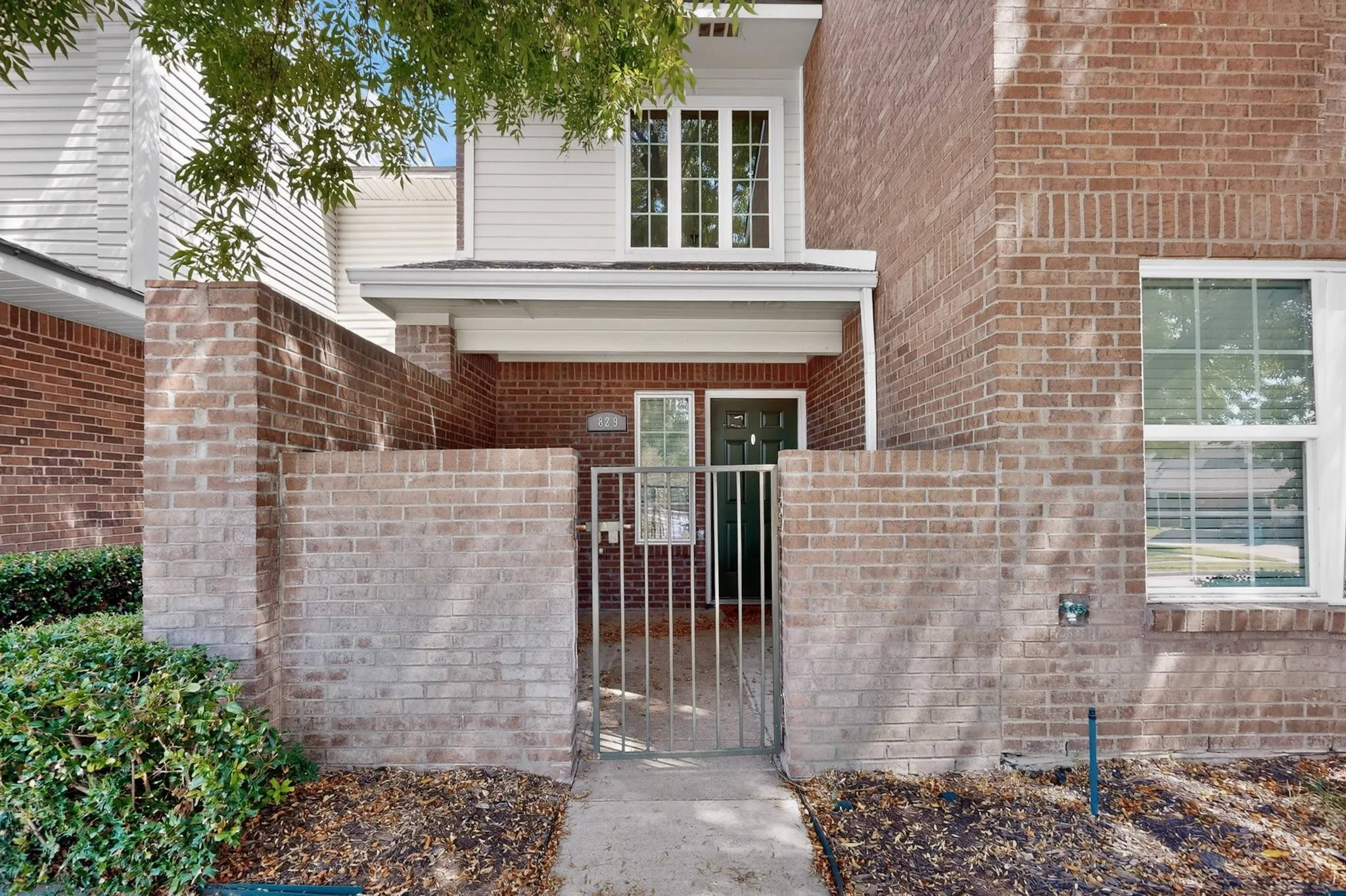 Townhouse For Rent in Denton County , 829 Summercreek Drive, Lewisville, Texas 75067, 2 Bedroom, 3 Bathroom, Garage spaces, 1,481 Sqft, built in 2017, mls#21395345, Real Estate Agent in Lewisville, Homes For Rent in Denton county, Homes For Rent in Lewisville, Realtor in Lewisville Texas, Real Estate Brokerage Independent Realty Texas, Luminita Cordes Realtor