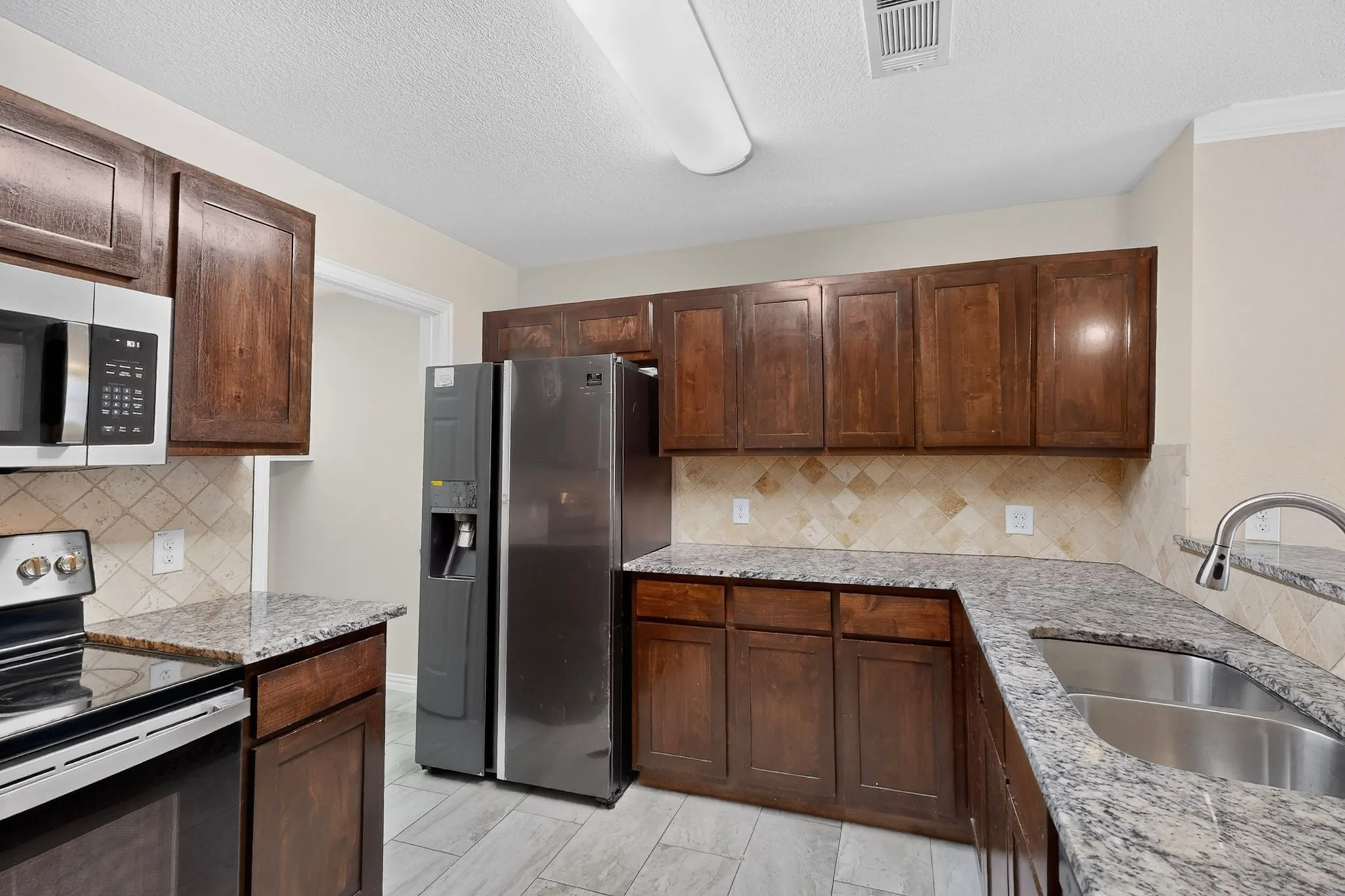 Townhouse For Rent in Denton County , 829 Summercreek Drive, Lewisville, Texas 75067, 2 Bedroom, 3 Bathroom, Garage spaces, 1,481 Sqft, built in 2017, mls#21395345, Real Estate Agent in Lewisville, Homes For Rent in Denton county, Homes For Rent in Lewisville, Realtor in Lewisville Texas, Real Estate Brokerage Independent Realty Texas, Luminita Cordes Realtor