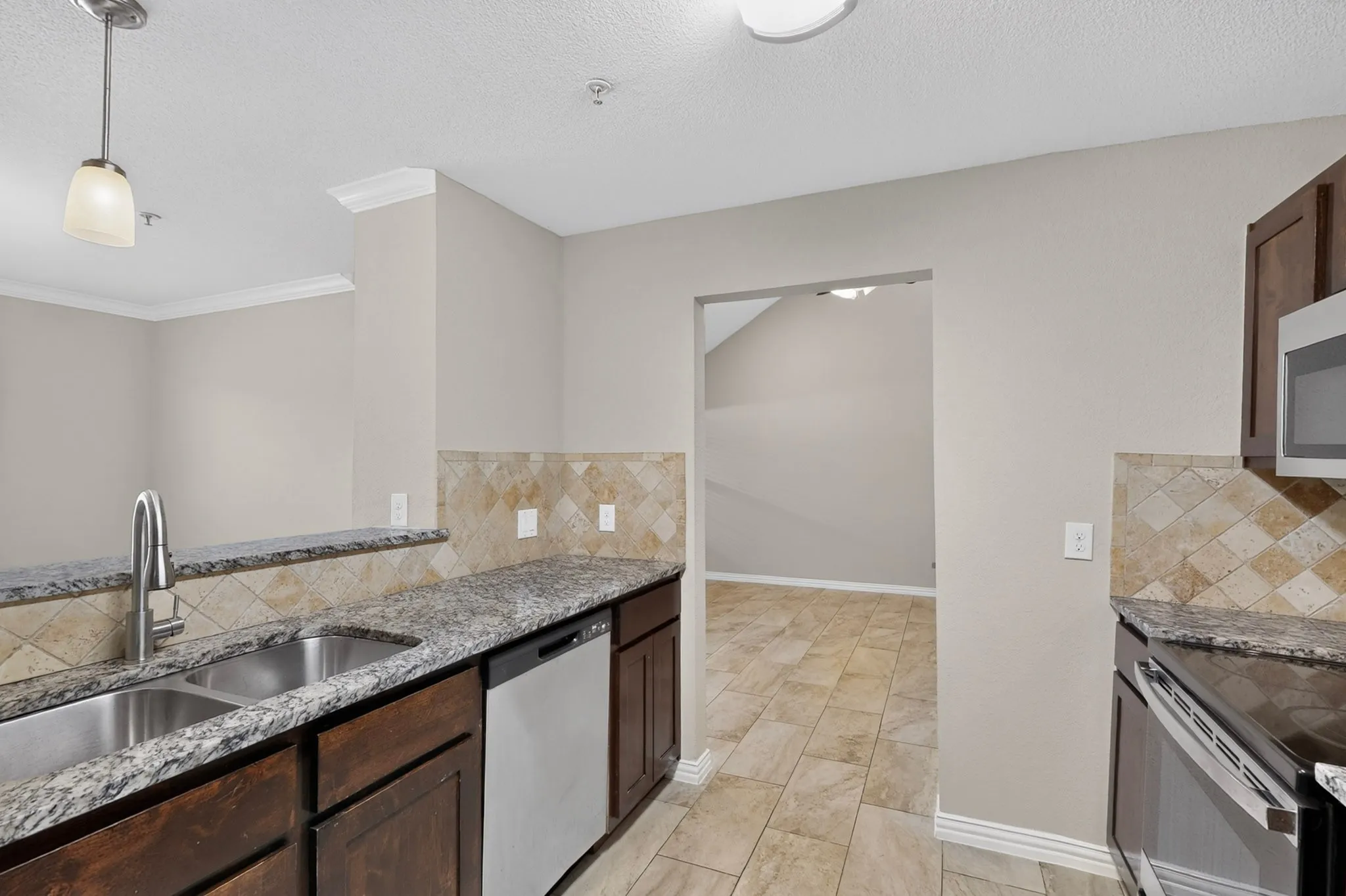 Townhouse For Rent in Denton County , 829 Summercreek Drive, Lewisville, Texas 75067, 2 Bedroom, 3 Bathroom, Garage spaces, 1,481 Sqft, built in 2017, mls#21395345, Real Estate Agent in Lewisville, Homes For Rent in Denton county, Homes For Rent in Lewisville, Realtor in Lewisville Texas, Real Estate Brokerage Independent Realty Texas, Luminita Cordes Realtor