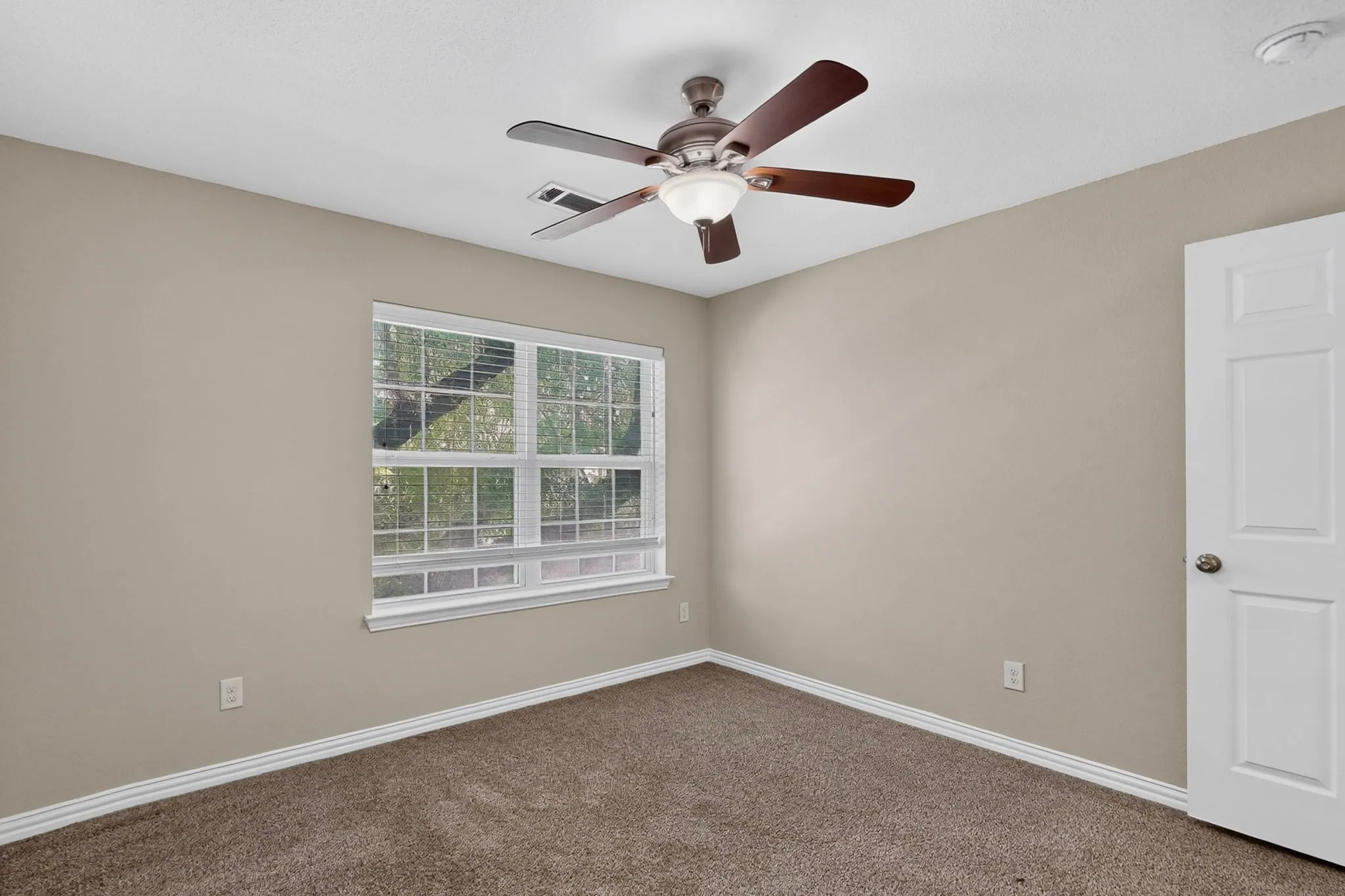 Townhouse For Rent in Denton County , 829 Summercreek Drive, Lewisville, Texas 75067, 2 Bedroom, 3 Bathroom, Garage spaces, 1,481 Sqft, built in 2017, mls#21395345, Real Estate Agent in Lewisville, Homes For Rent in Denton county, Homes For Rent in Lewisville, Realtor in Lewisville Texas, Real Estate Brokerage Independent Realty Texas, Luminita Cordes Realtor