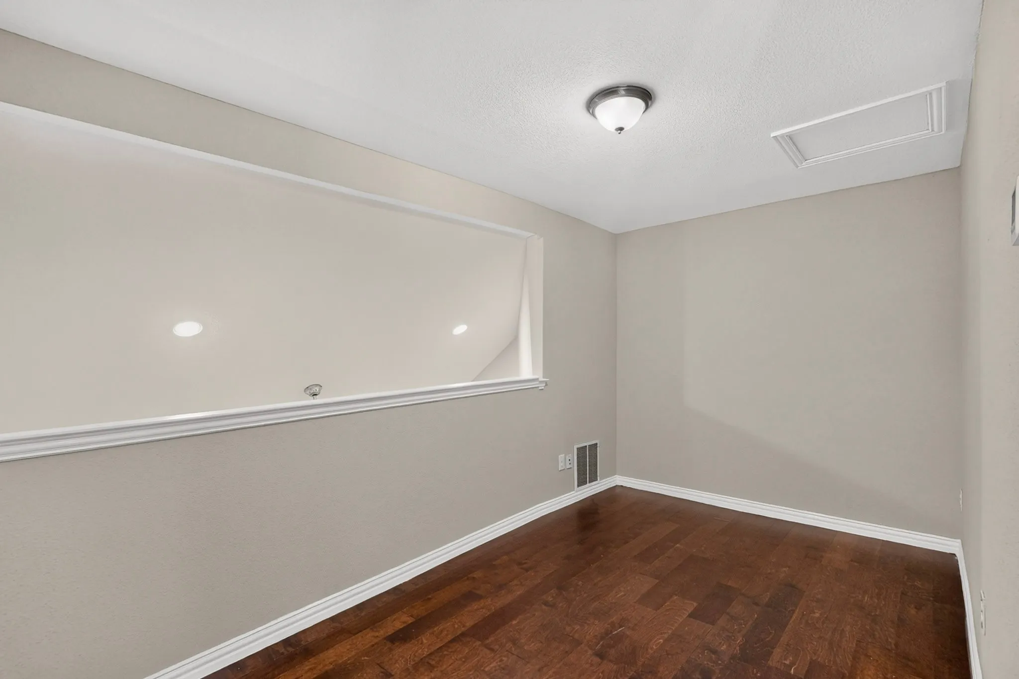 Townhouse For Rent in Denton County , 829 Summercreek Drive, Lewisville, Texas 75067, 2 Bedroom, 3 Bathroom, Garage spaces, 1,481 Sqft, built in 2017, mls#21395345, Real Estate Agent in Lewisville, Homes For Rent in Denton county, Homes For Rent in Lewisville, Realtor in Lewisville Texas, Real Estate Brokerage Independent Realty Texas, Luminita Cordes Realtor