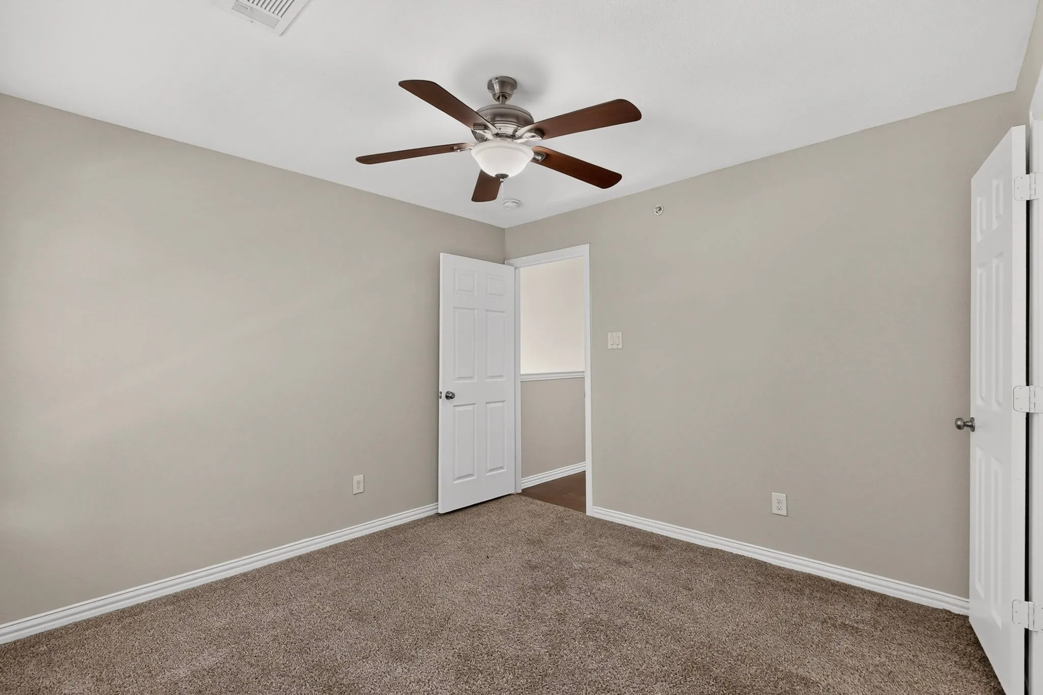 Townhouse For Rent in Denton County , 829 Summercreek Drive, Lewisville, Texas 75067, 2 Bedroom, 3 Bathroom, Garage spaces, 1,481 Sqft, built in 2017, mls#21395345, Real Estate Agent in Lewisville, Homes For Rent in Denton county, Homes For Rent in Lewisville, Realtor in Lewisville Texas, Real Estate Brokerage Independent Realty Texas, Luminita Cordes Realtor