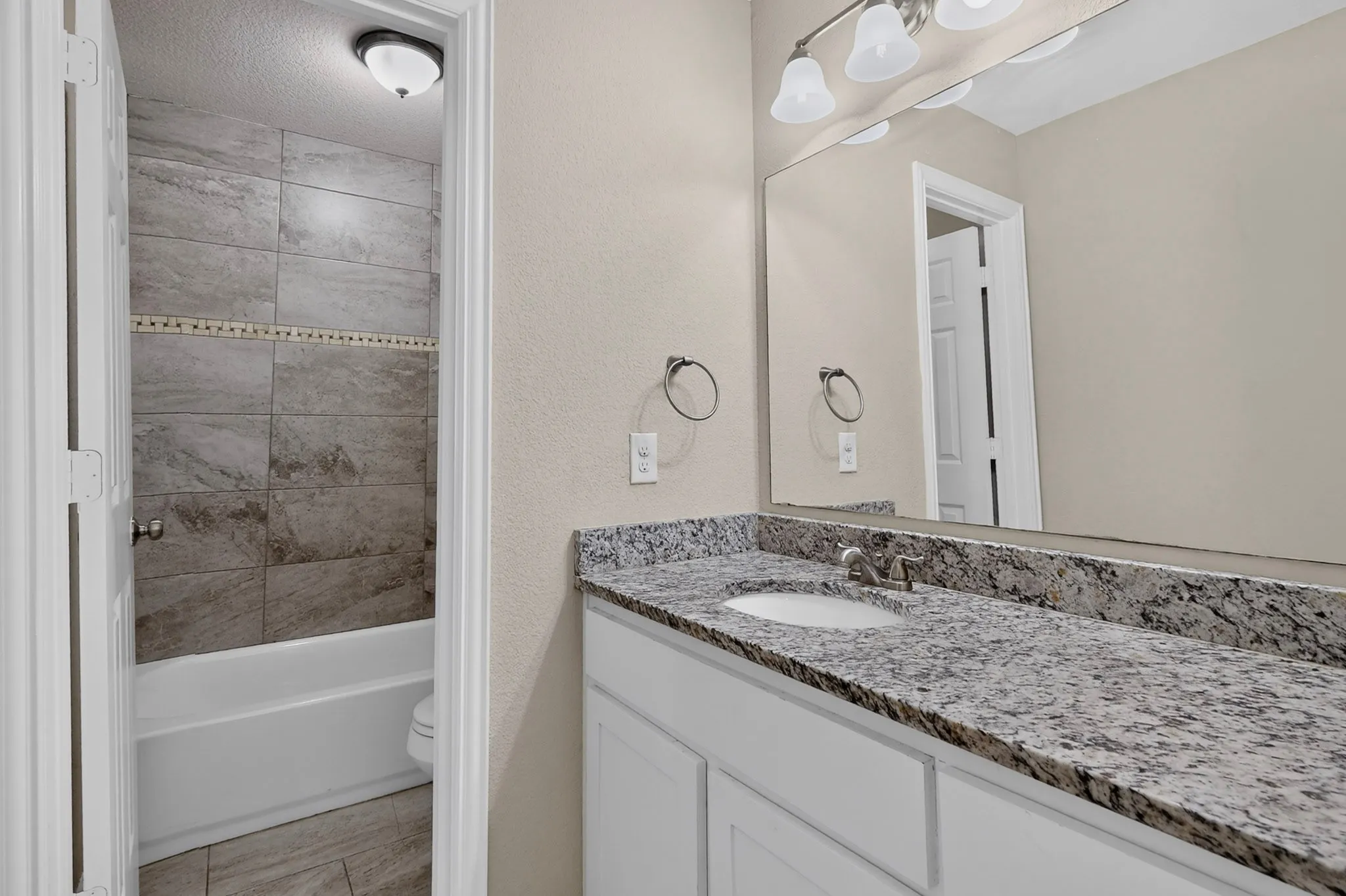 Townhouse For Rent in Denton County , 829 Summercreek Drive, Lewisville, Texas 75067, 2 Bedroom, 3 Bathroom, Garage spaces, 1,481 Sqft, built in 2017, mls#21395345, Real Estate Agent in Lewisville, Homes For Rent in Denton county, Homes For Rent in Lewisville, Realtor in Lewisville Texas, Real Estate Brokerage Independent Realty Texas, Luminita Cordes Realtor
