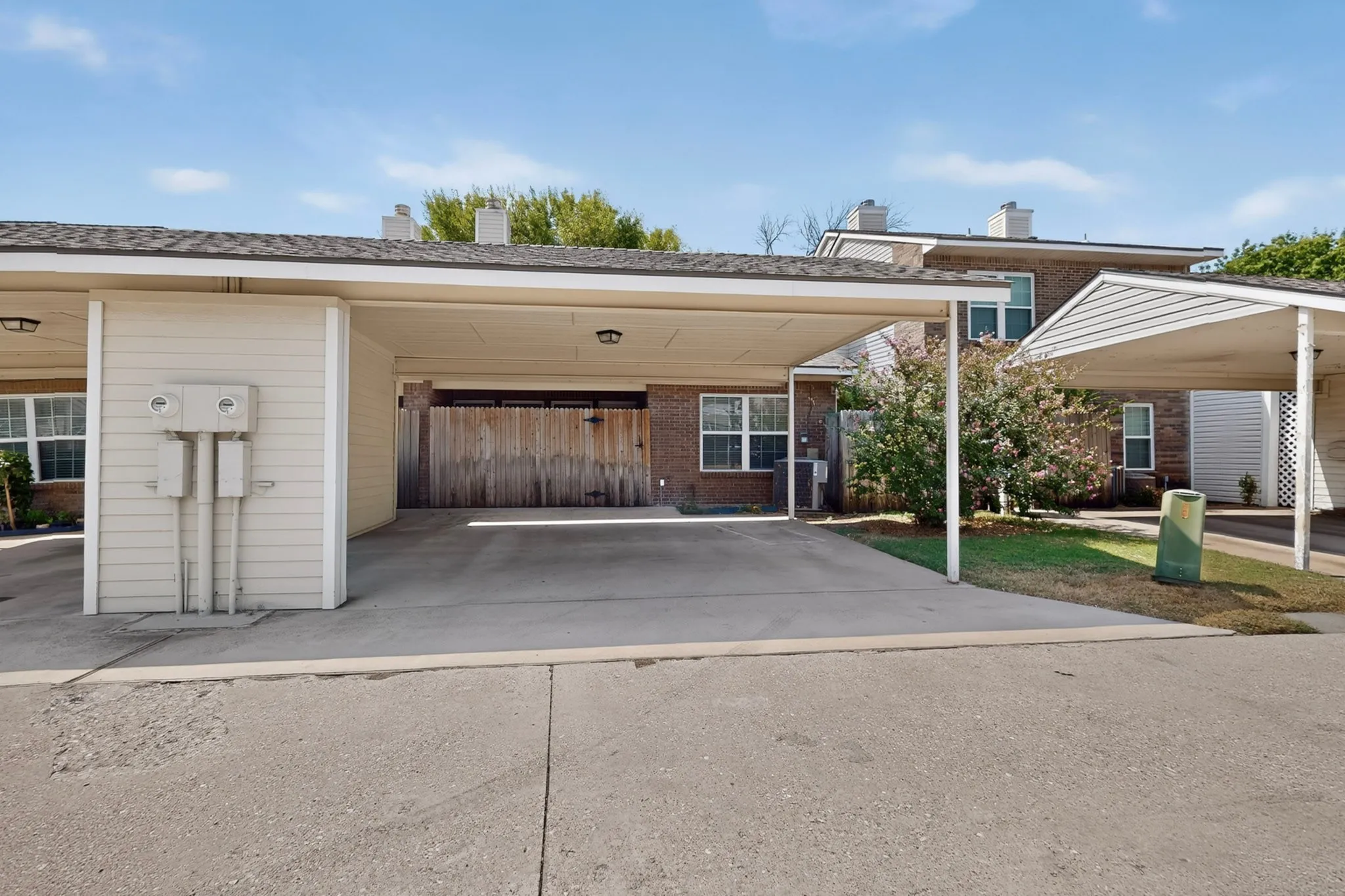 Townhouse For Rent in Denton County , 829 Summercreek Drive, Lewisville, Texas 75067, 2 Bedroom, 3 Bathroom, Garage spaces, 1,481 Sqft, built in 2017, mls#21395345, Real Estate Agent in Lewisville, Homes For Rent in Denton county, Homes For Rent in Lewisville, Realtor in Lewisville Texas, Real Estate Brokerage Independent Realty Texas, Luminita Cordes Realtor
