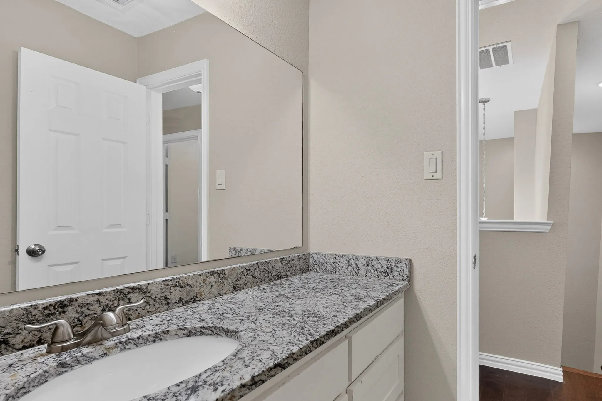 Townhouse For Rent in Denton County , 829 Summercreek Drive, Lewisville, Texas 75067, 2 Bedroom, 3 Bathroom, Garage spaces, 1,481 Sqft, built in 2017, mls#21395345, Real Estate Agent in Lewisville, Homes For Rent in Denton county, Homes For Rent in Lewisville, Realtor in Lewisville Texas, Real Estate Brokerage Independent Realty Texas, Luminita Cordes Realtor
